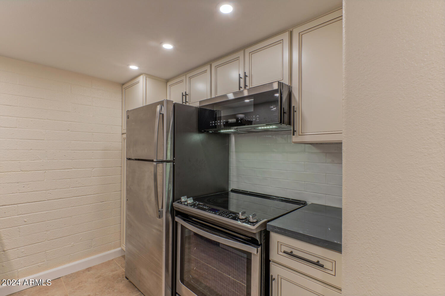 7809 E VALLEY VISTA Drive