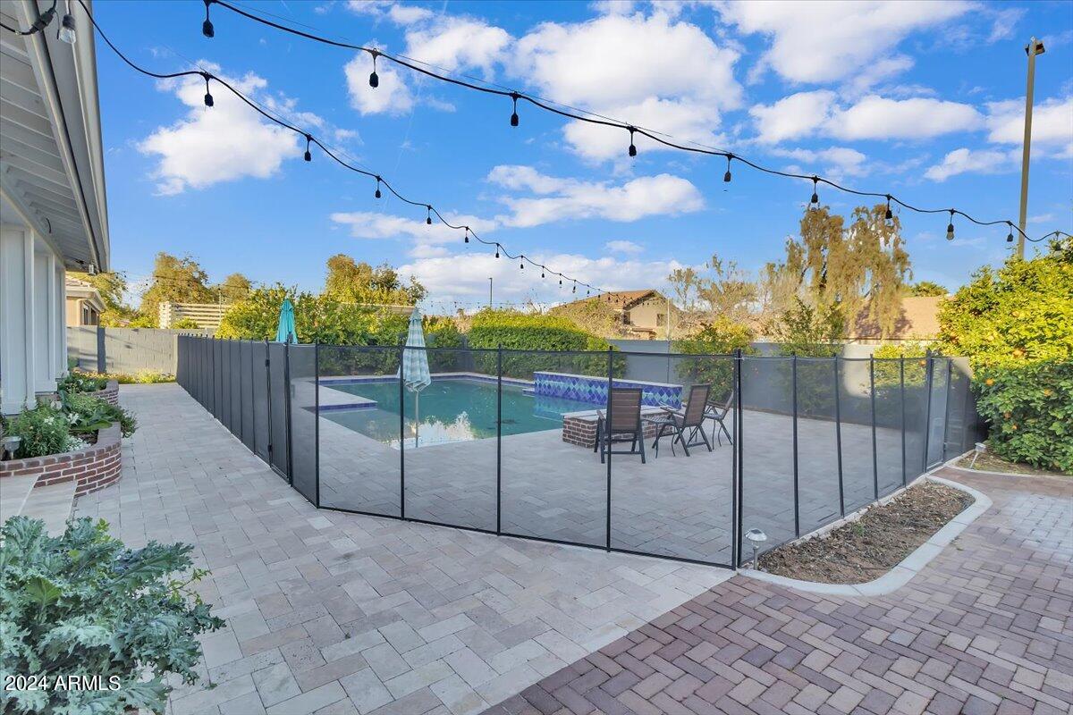 1253 S PORTER Court