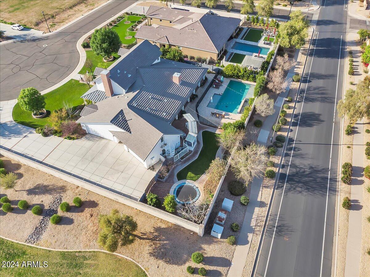 1253 S PORTER Court