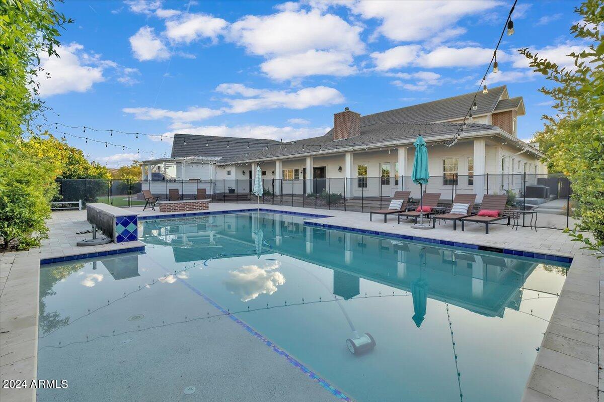 1253 S PORTER Court