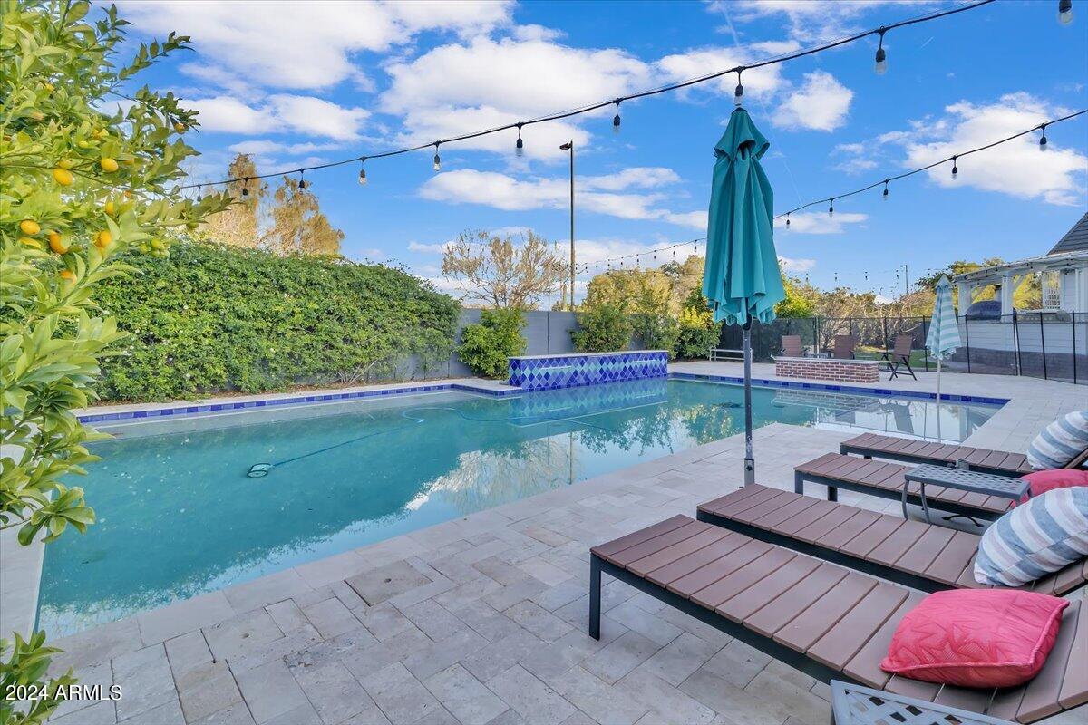 1253 S PORTER Court