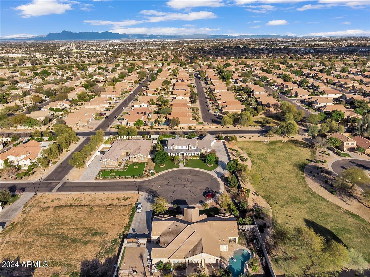1253 S PORTER Court