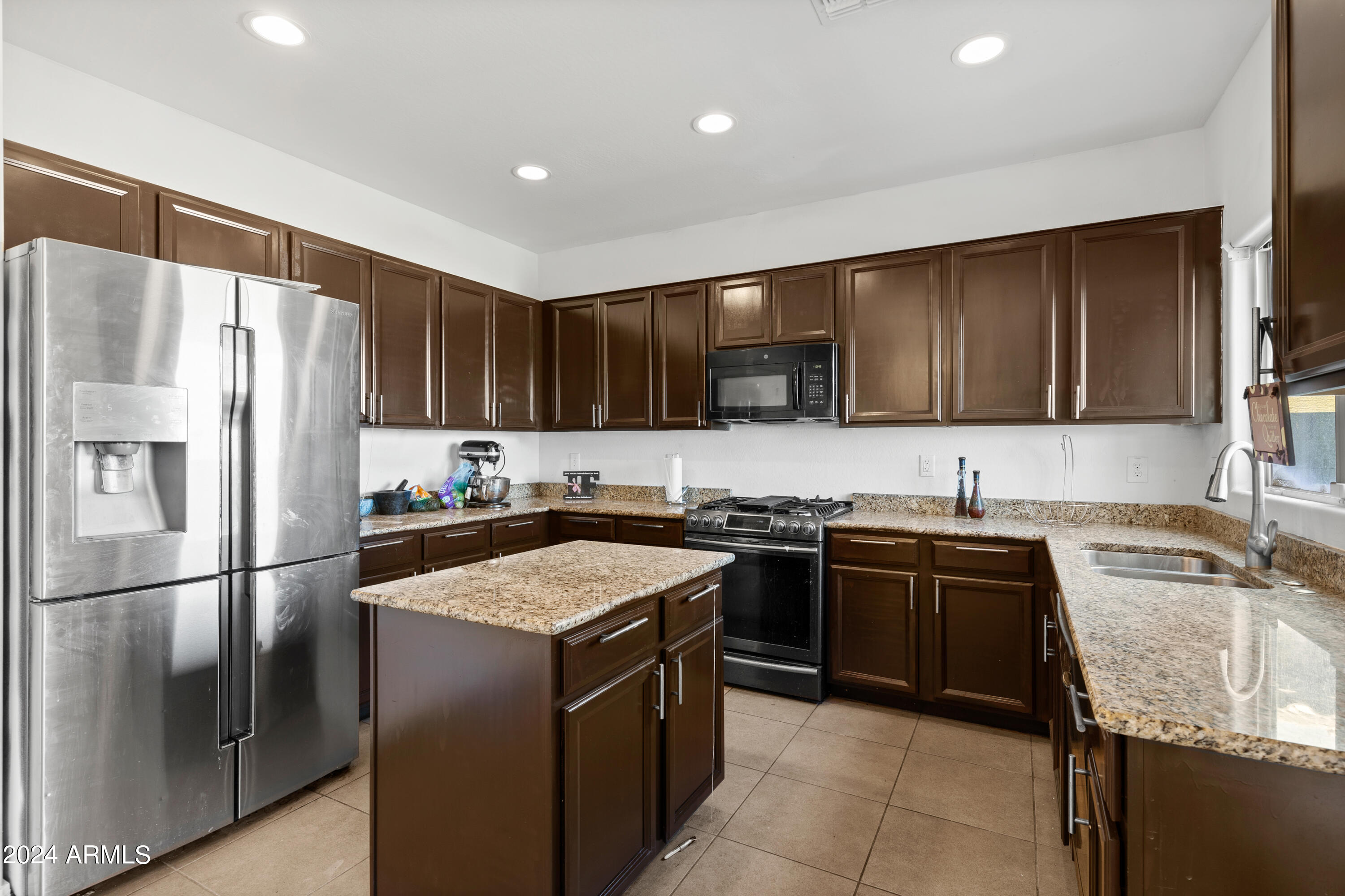522 W HONEY LOCUST Avenue