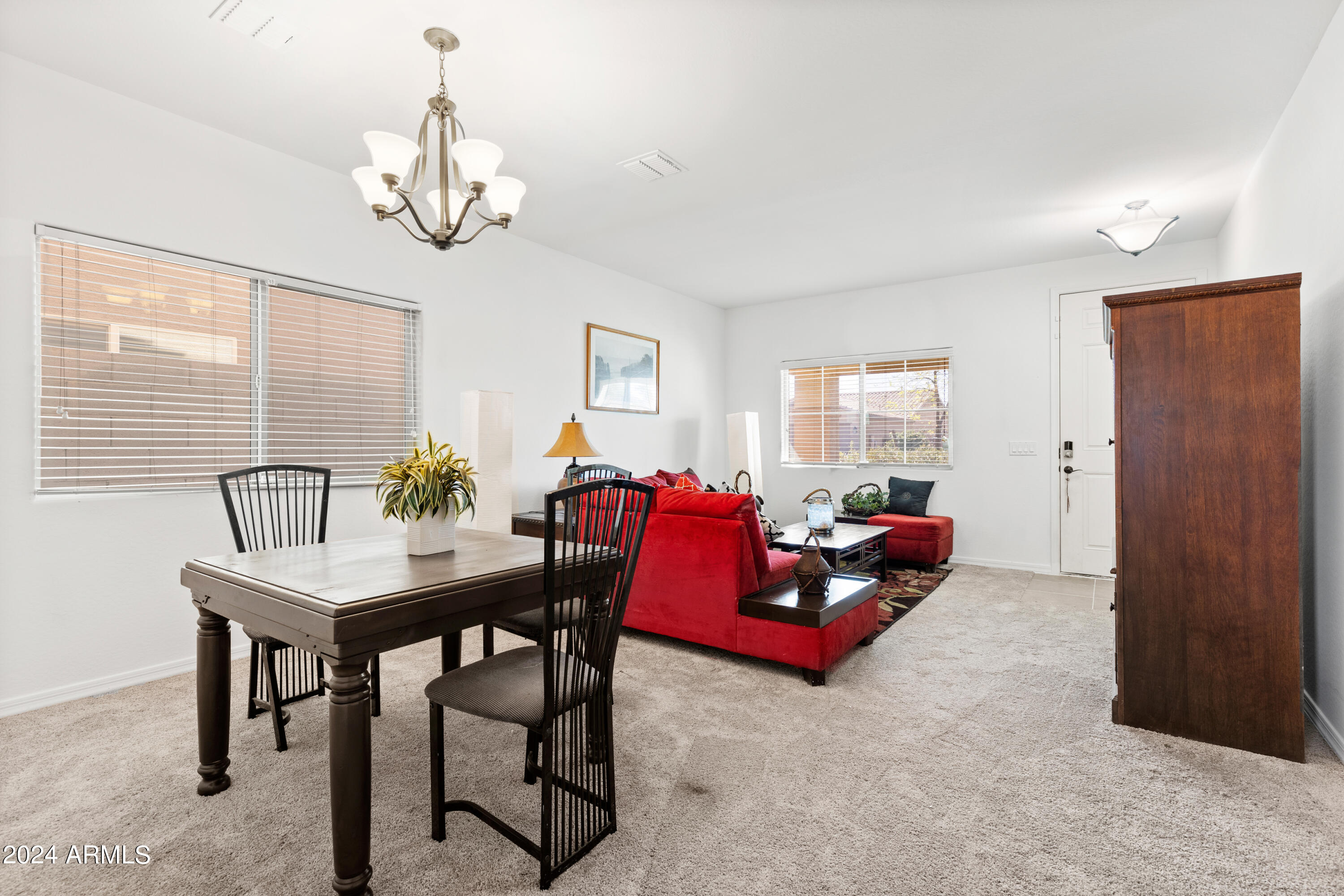 522 W HONEY LOCUST Avenue