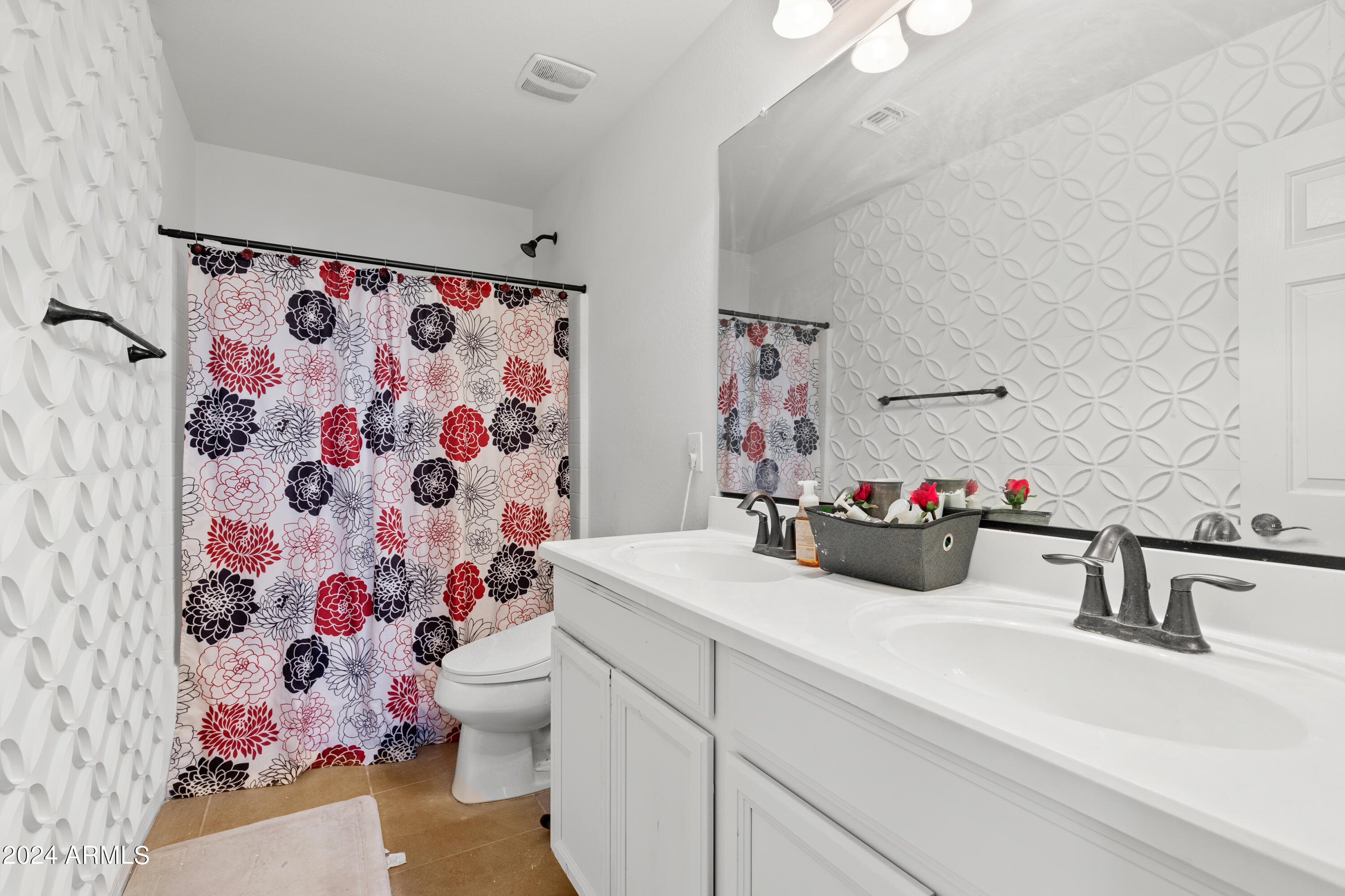 522 W HONEY LOCUST Avenue