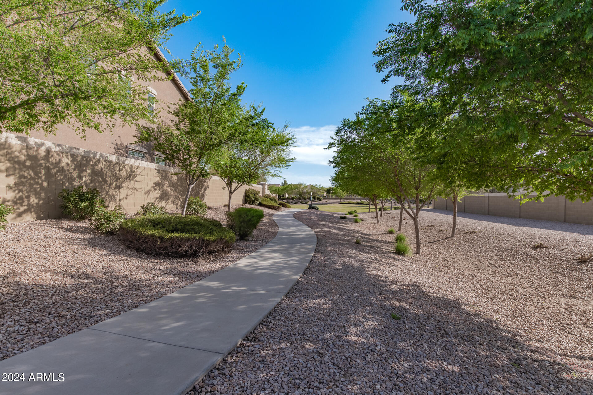 2394 W CHINOOK Court