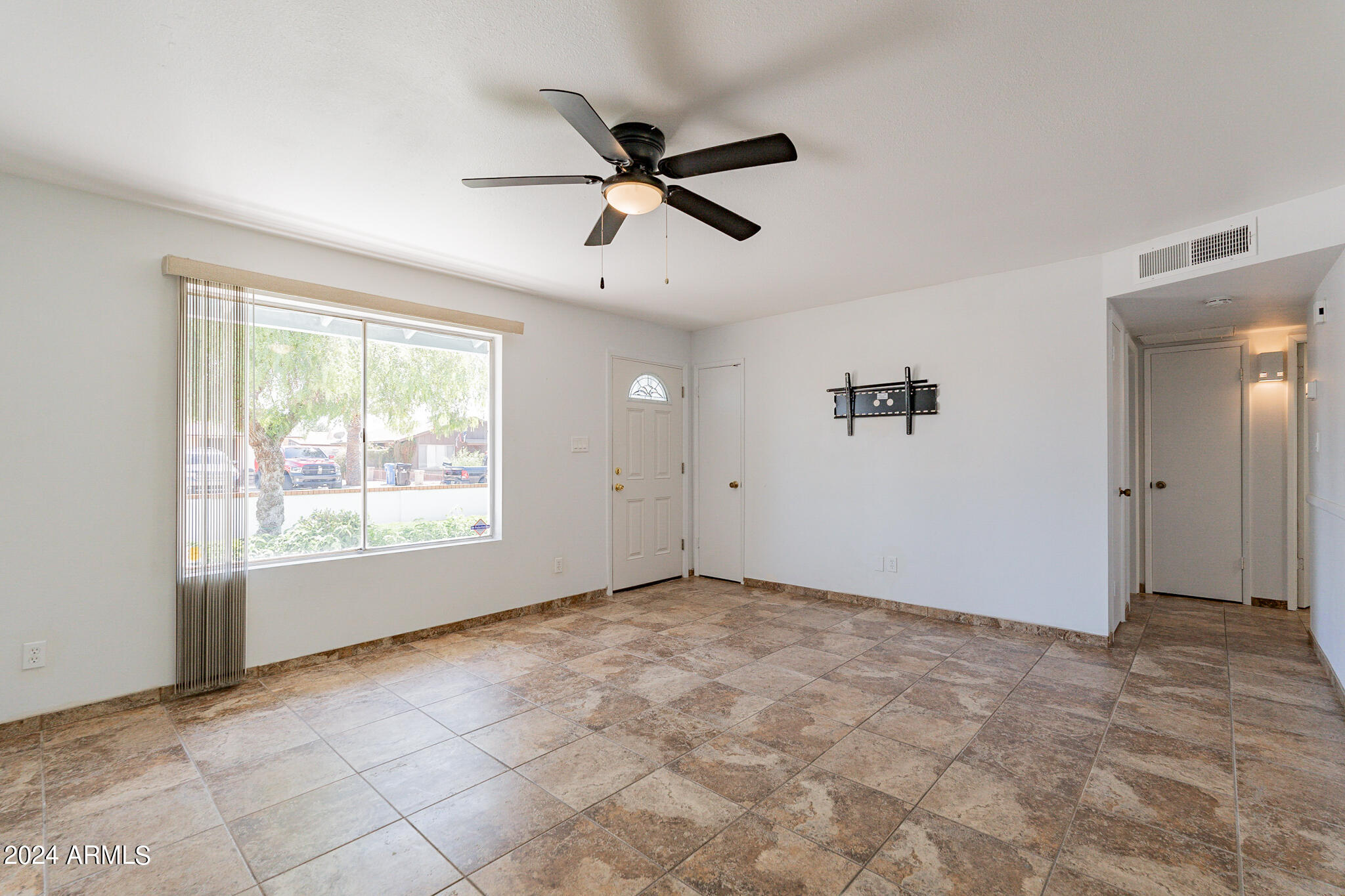 1628 W VILLA MARIA Drive