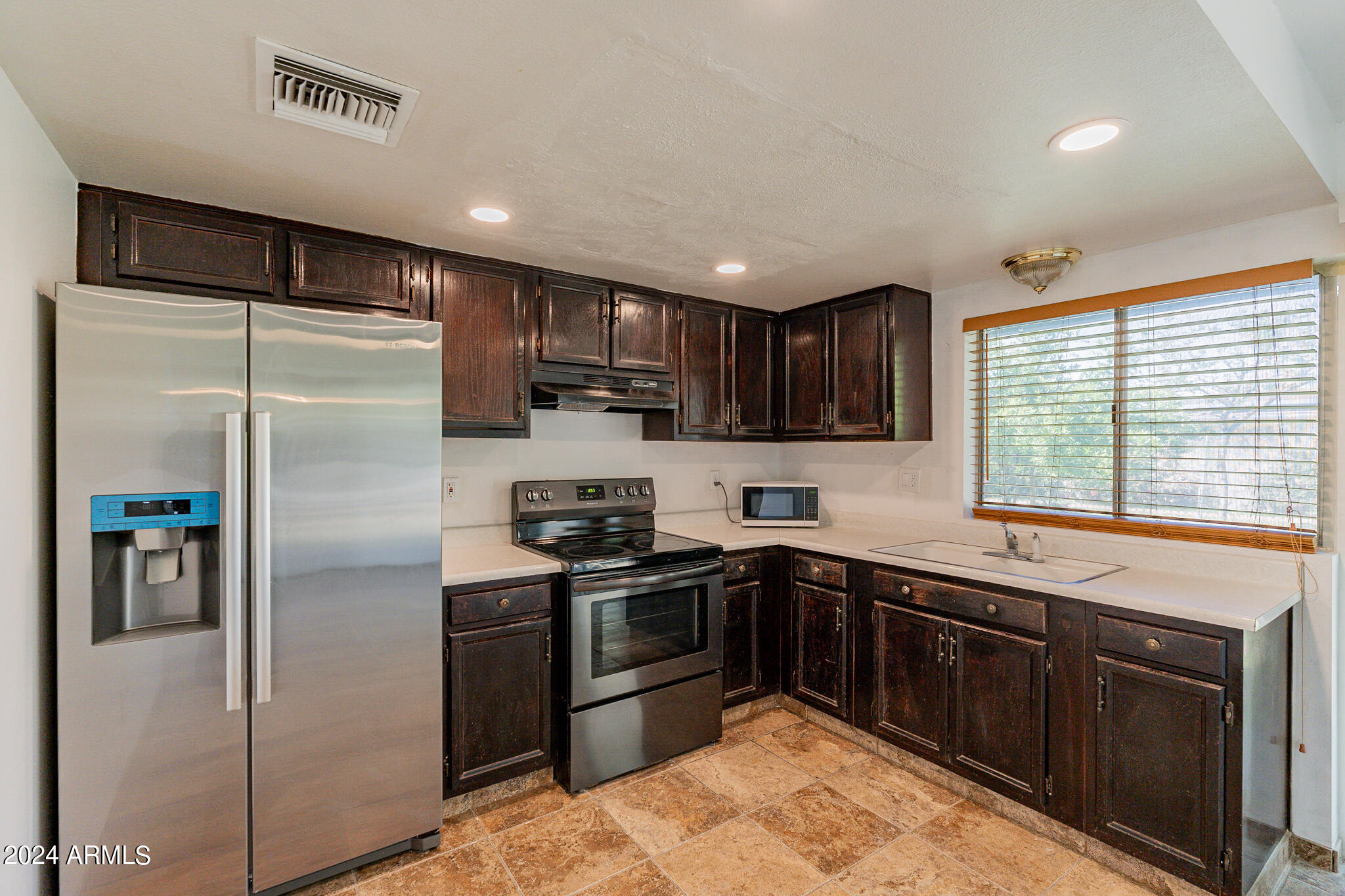 1628 W VILLA MARIA Drive