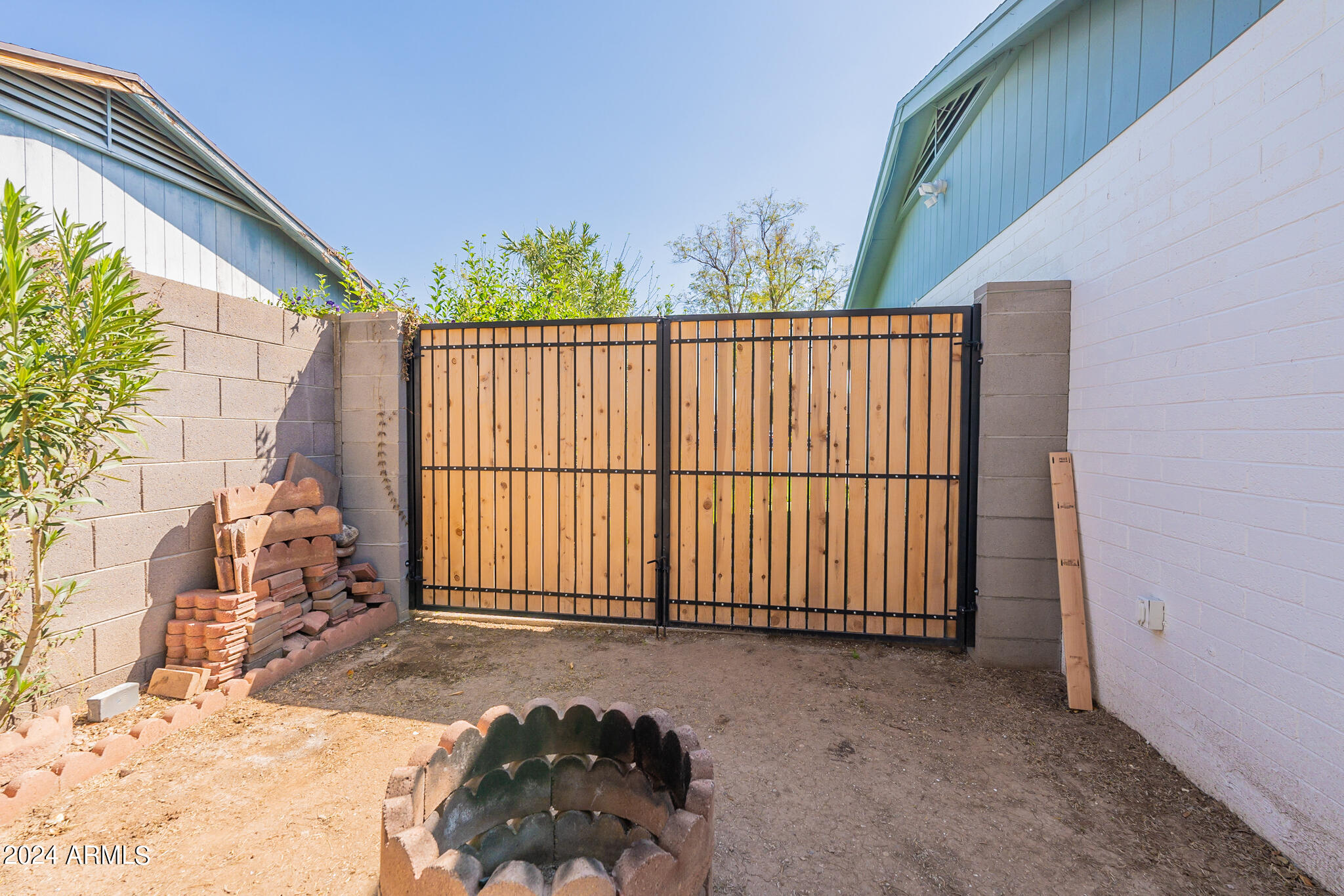 1628 W VILLA MARIA Drive