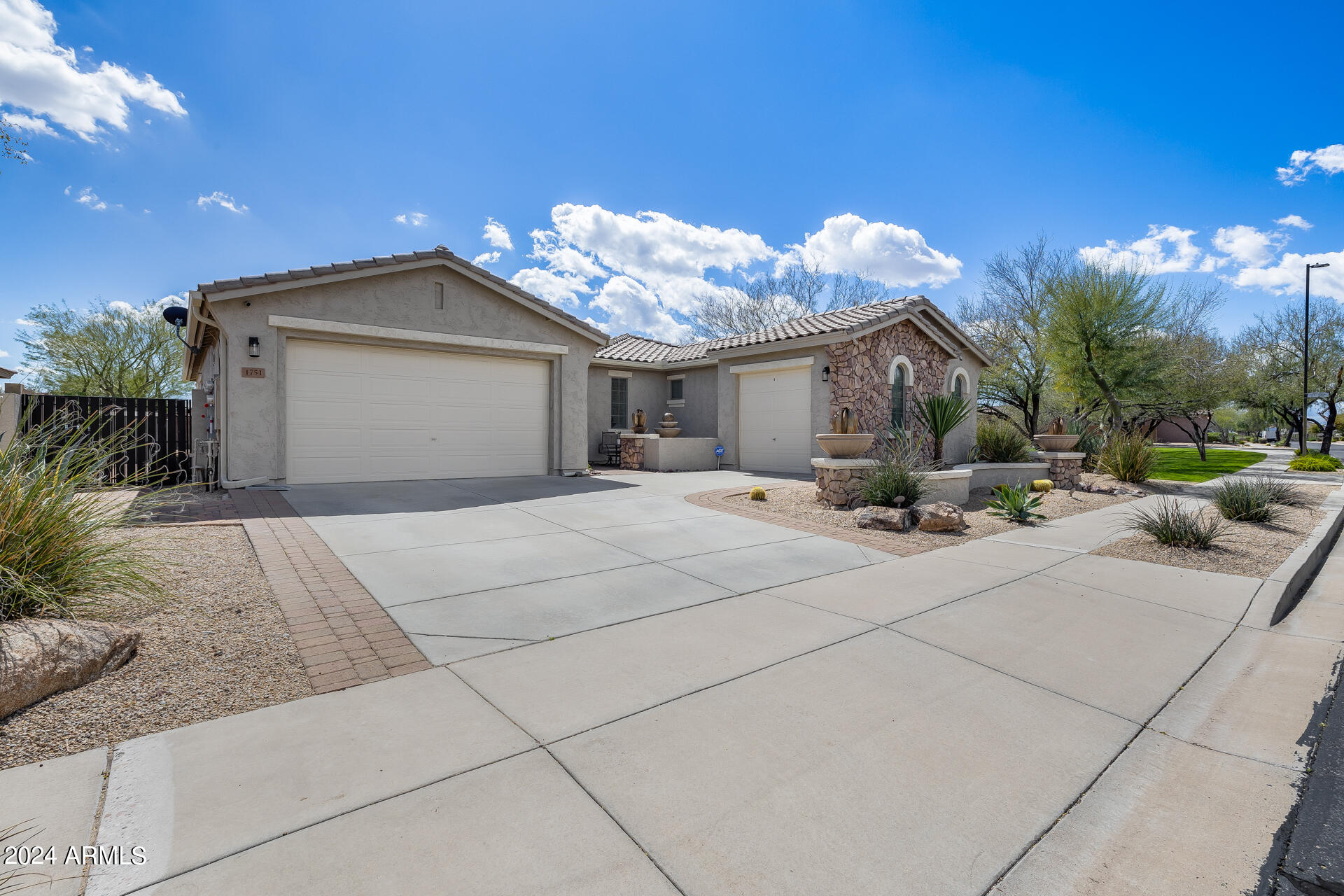 1751 W Sienna Bouquet Place