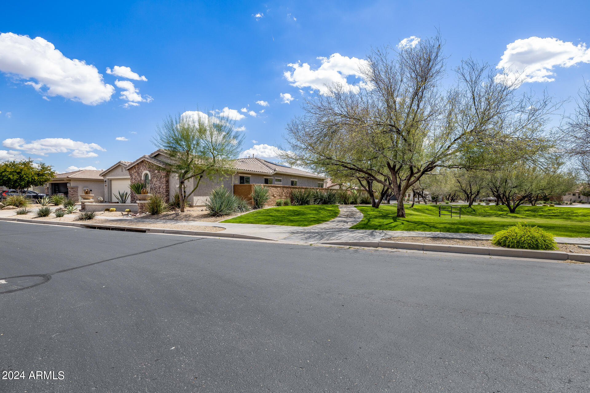 1751 W Sienna Bouquet Place