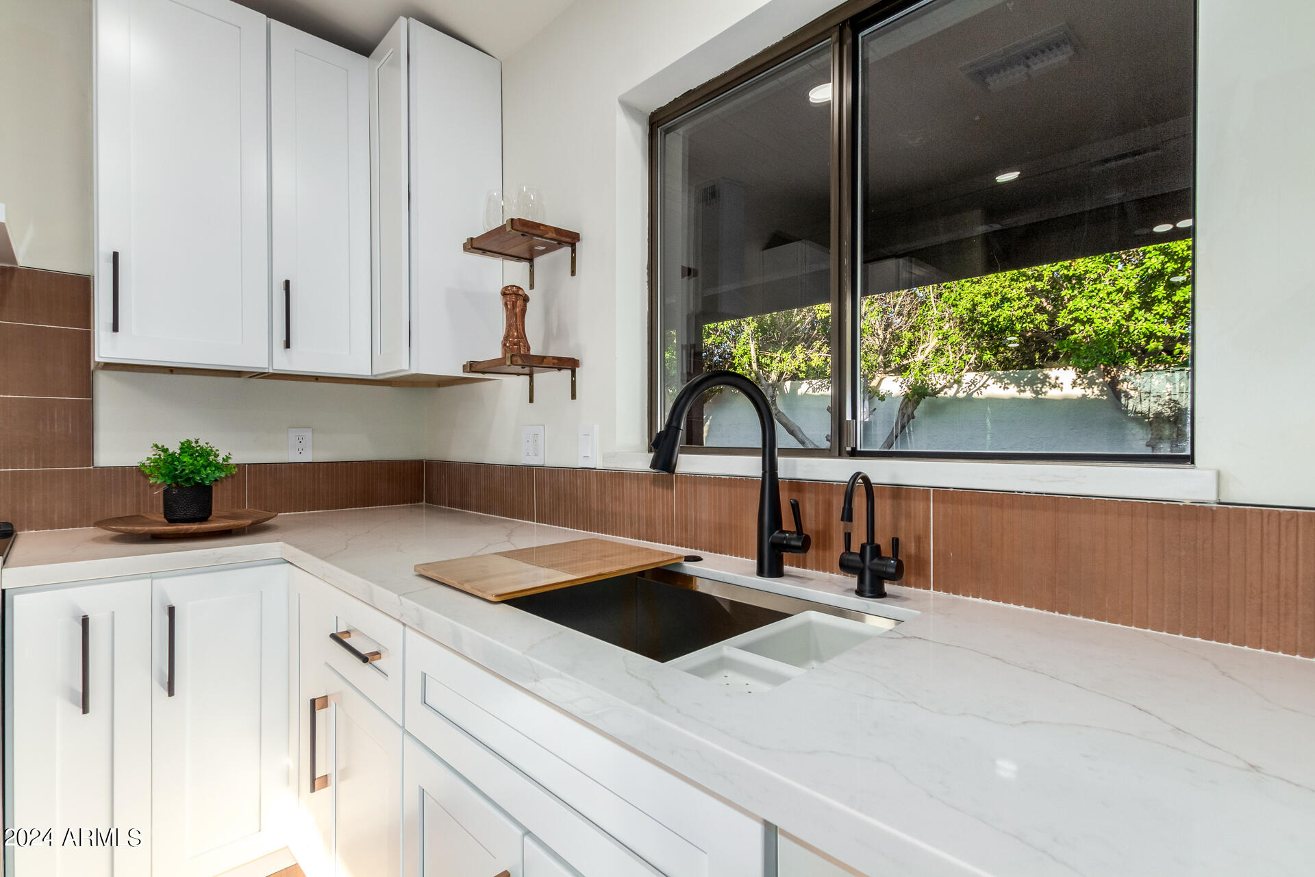 5347 E SHERIDAN Street