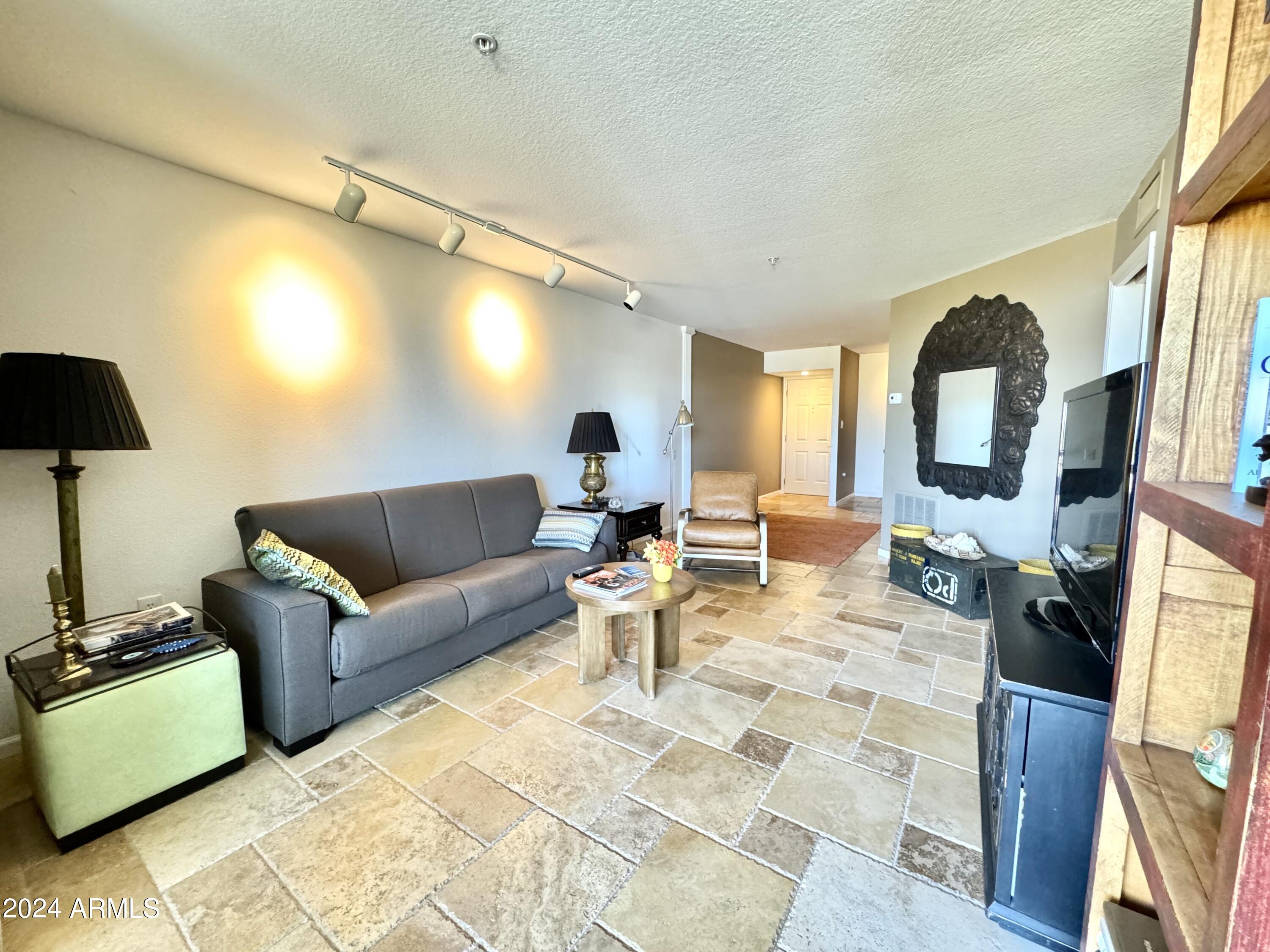 4200 N MILLER Road # 506