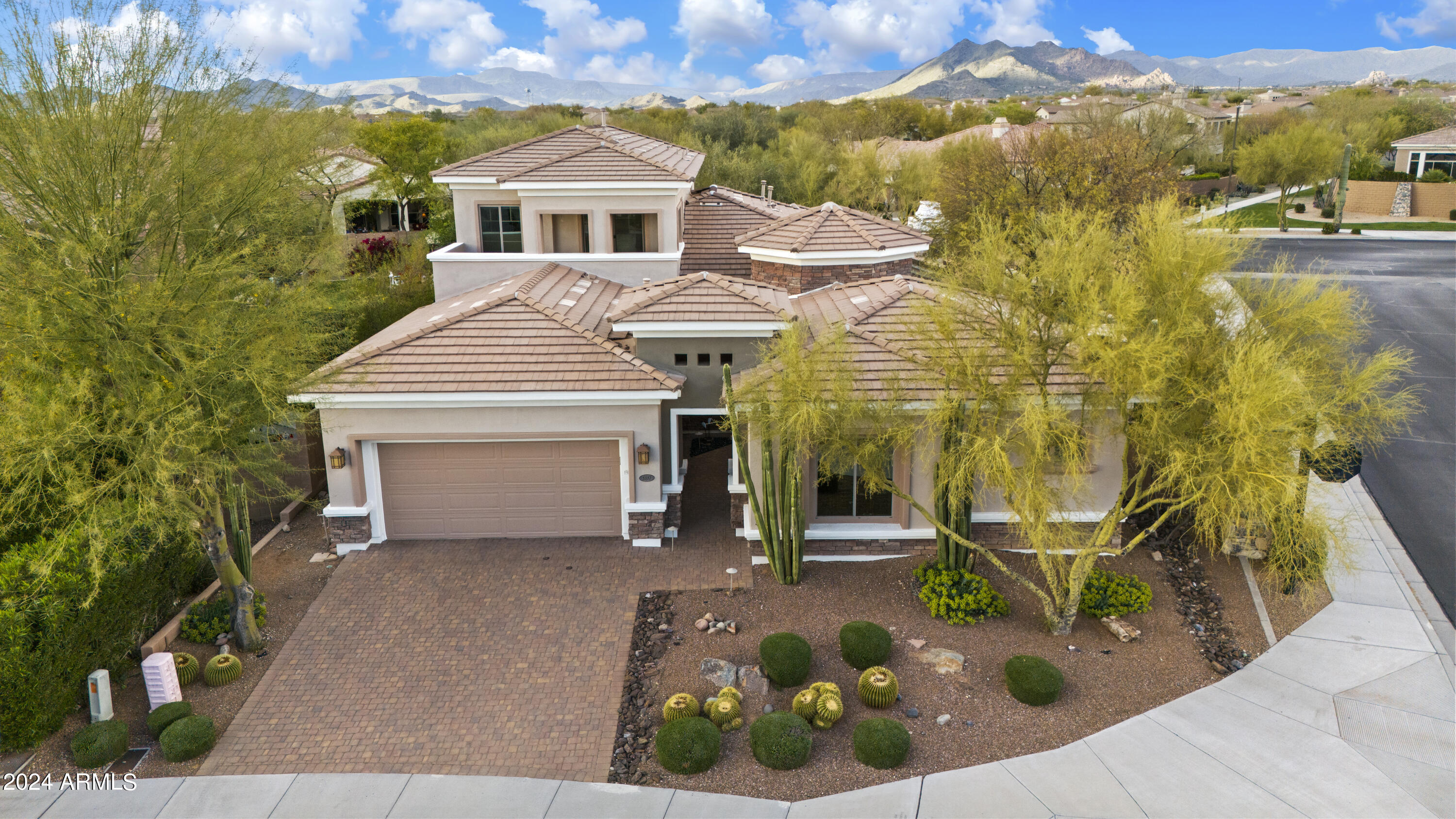 5332 E BARWICK Drive