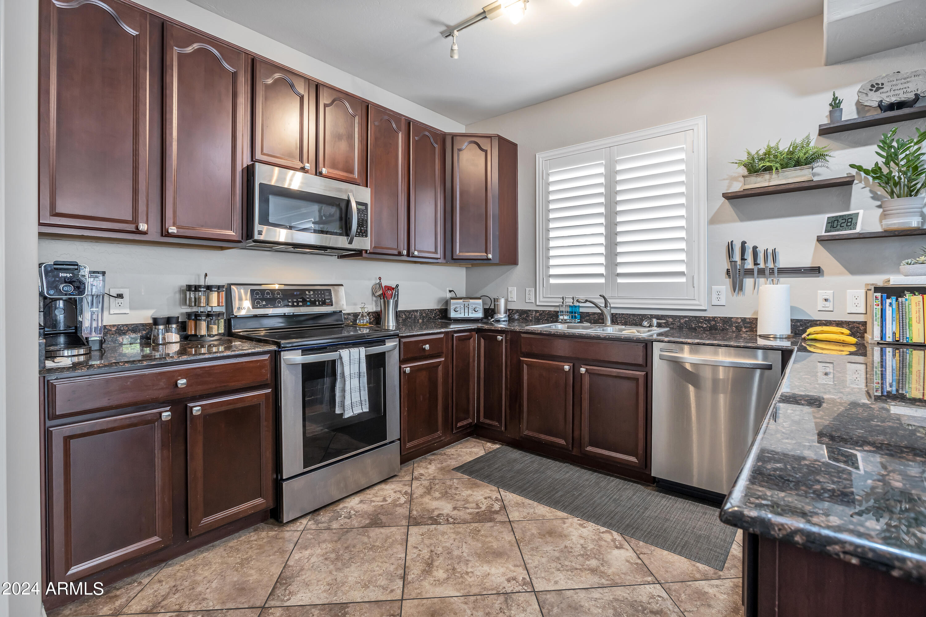 3004 W PERDIDO Way