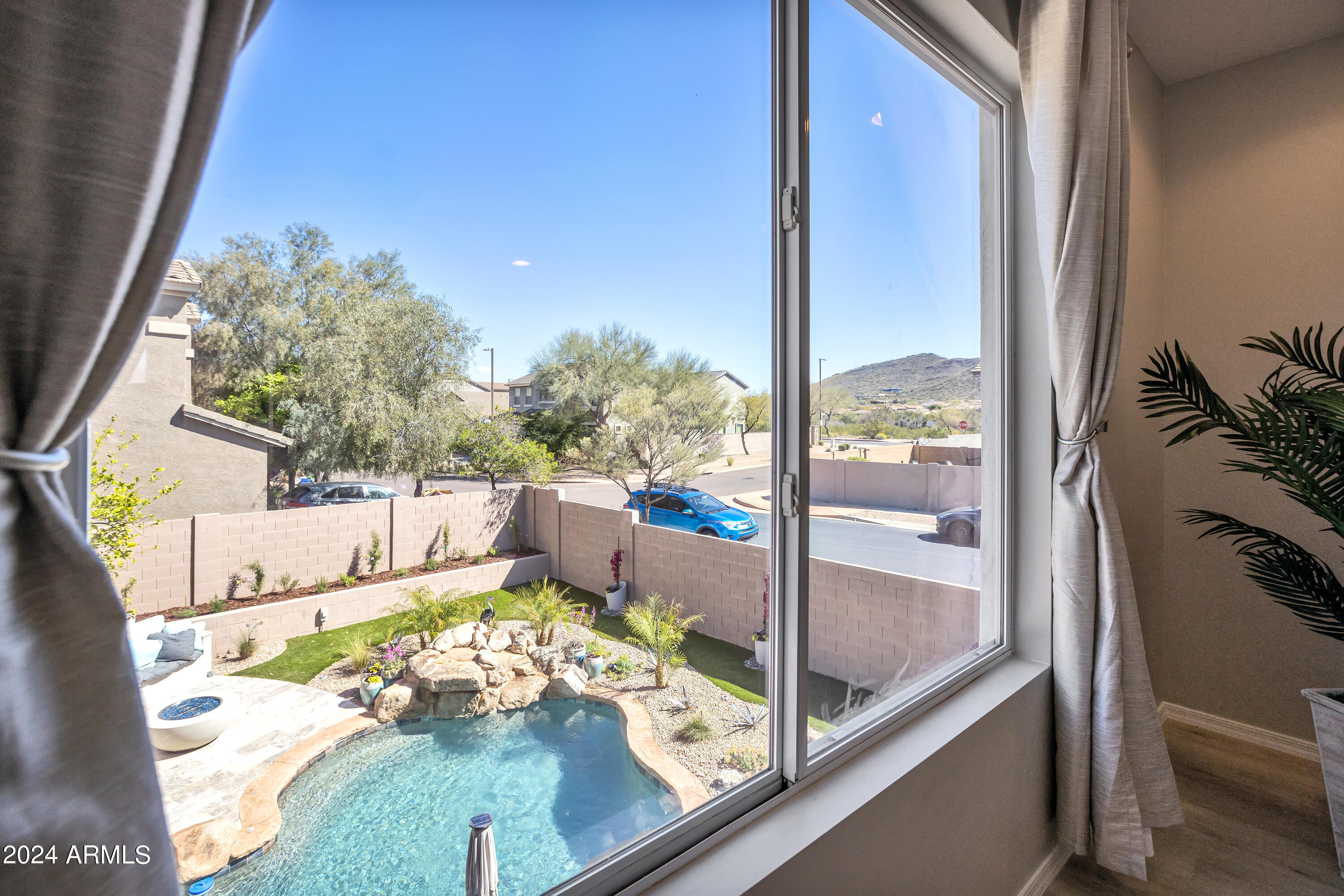 3004 W PERDIDO Way