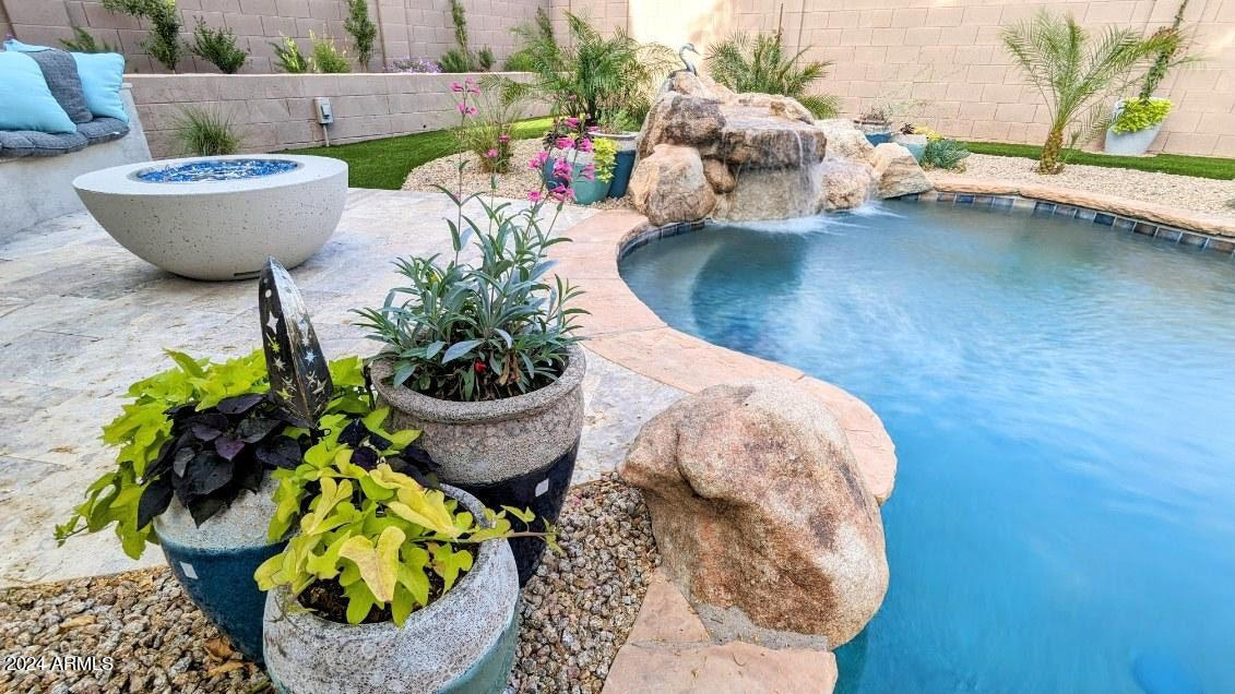 3004 W PERDIDO Way