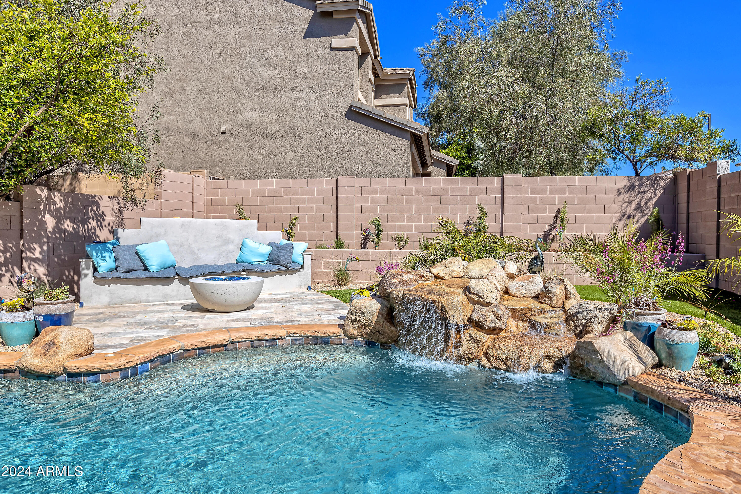 3004 W PERDIDO Way