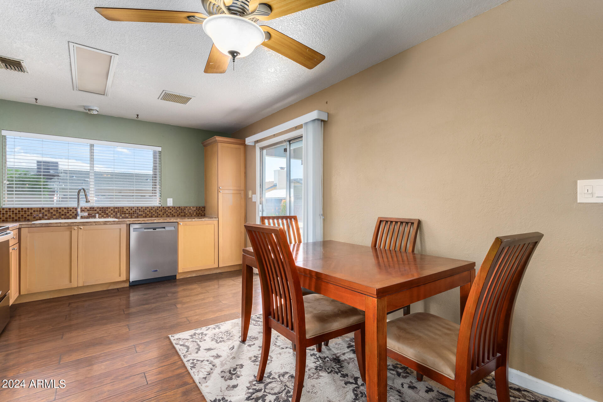 1311 W TONOPAH Drive