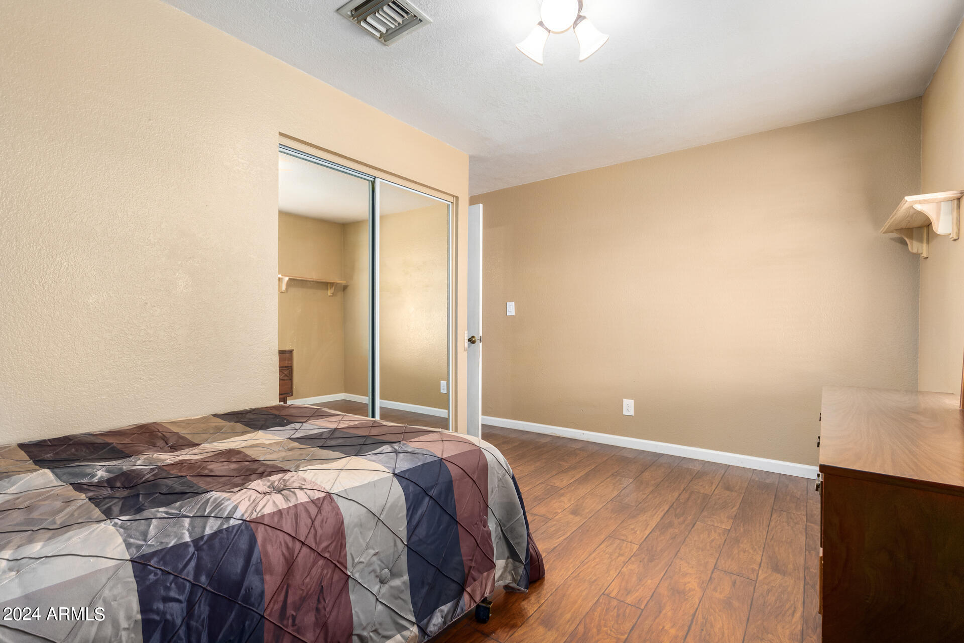 1311 W TONOPAH Drive