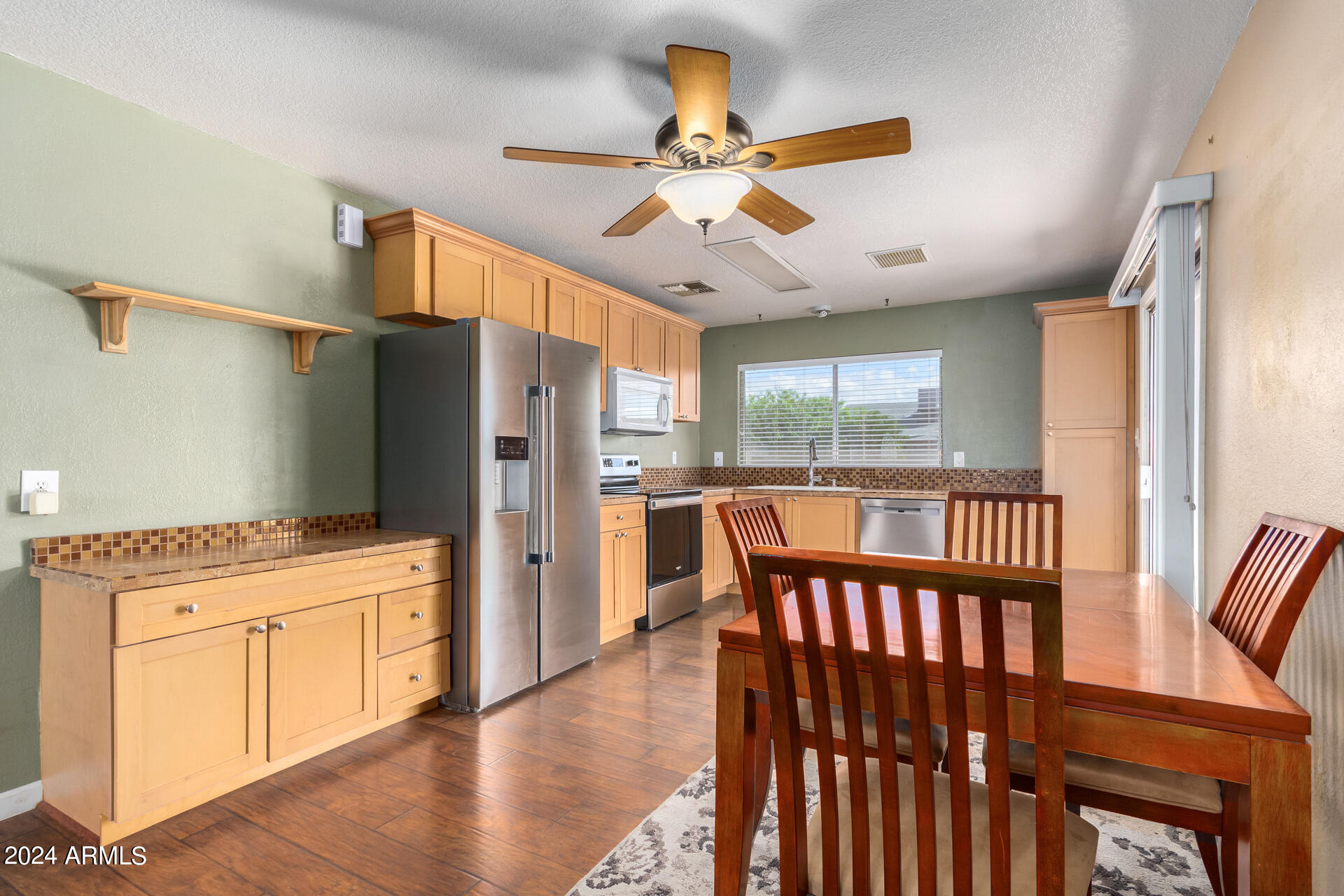 1311 W TONOPAH Drive