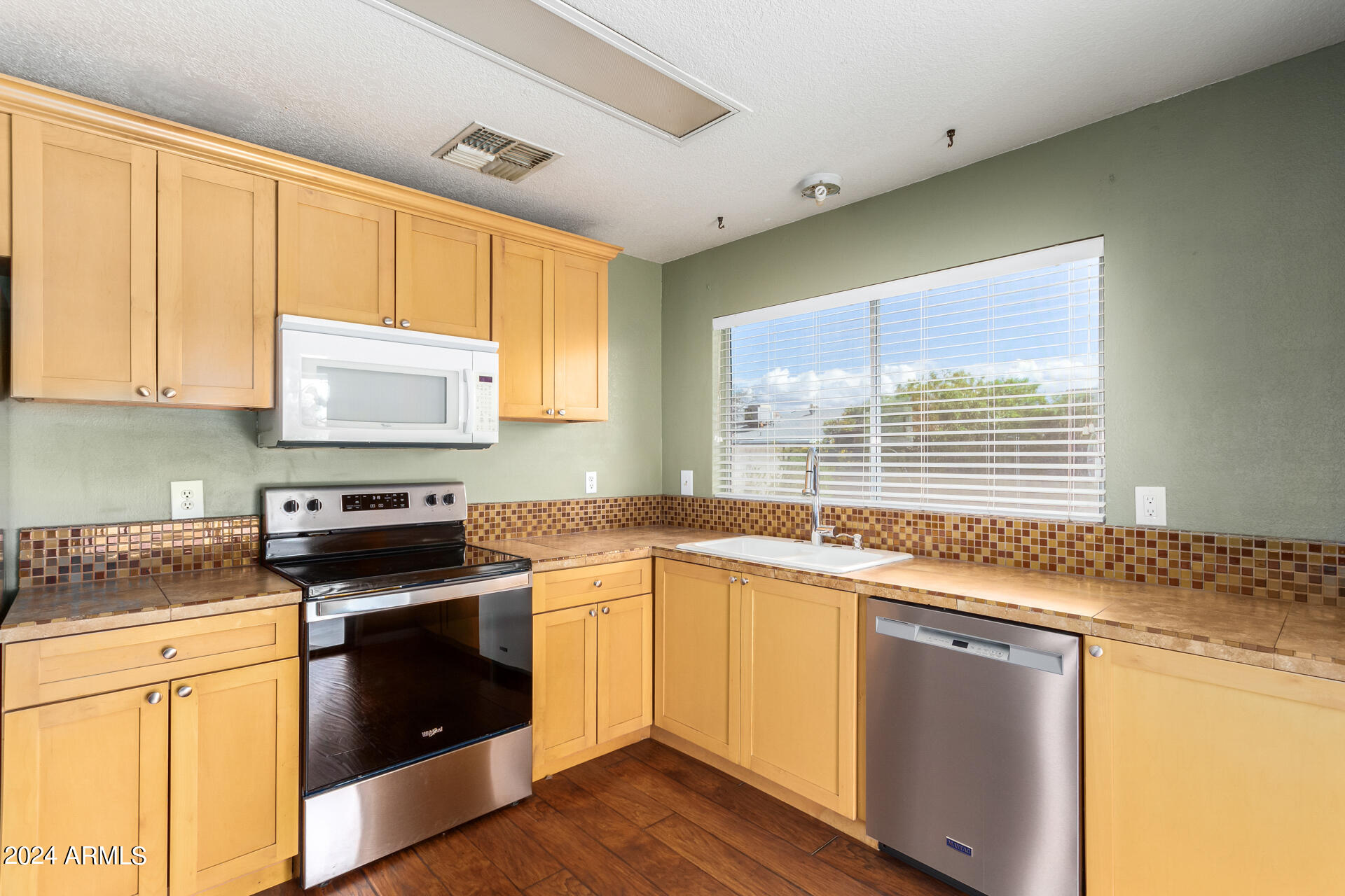 1311 W TONOPAH Drive