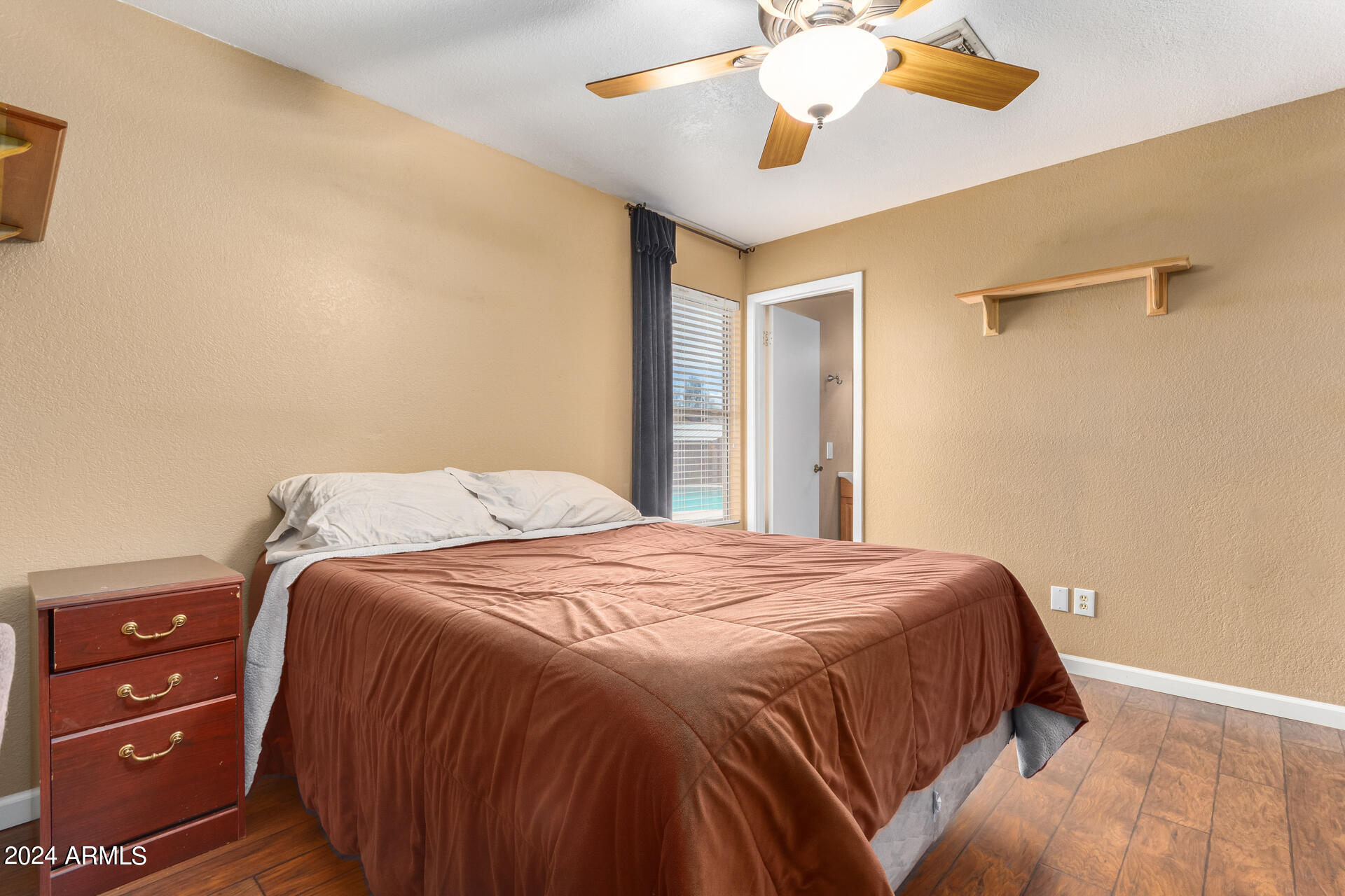 1311 W TONOPAH Drive