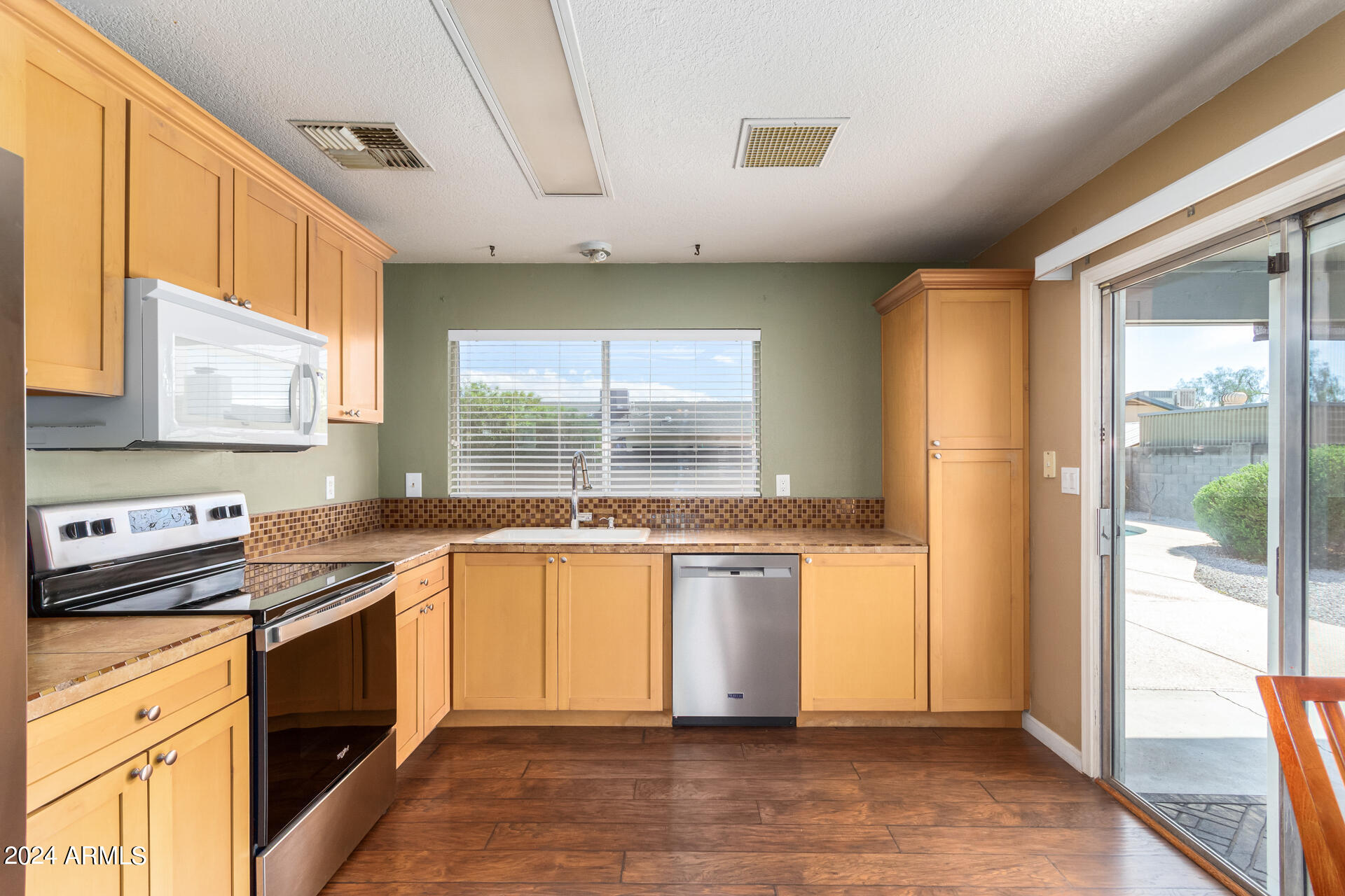 1311 W TONOPAH Drive