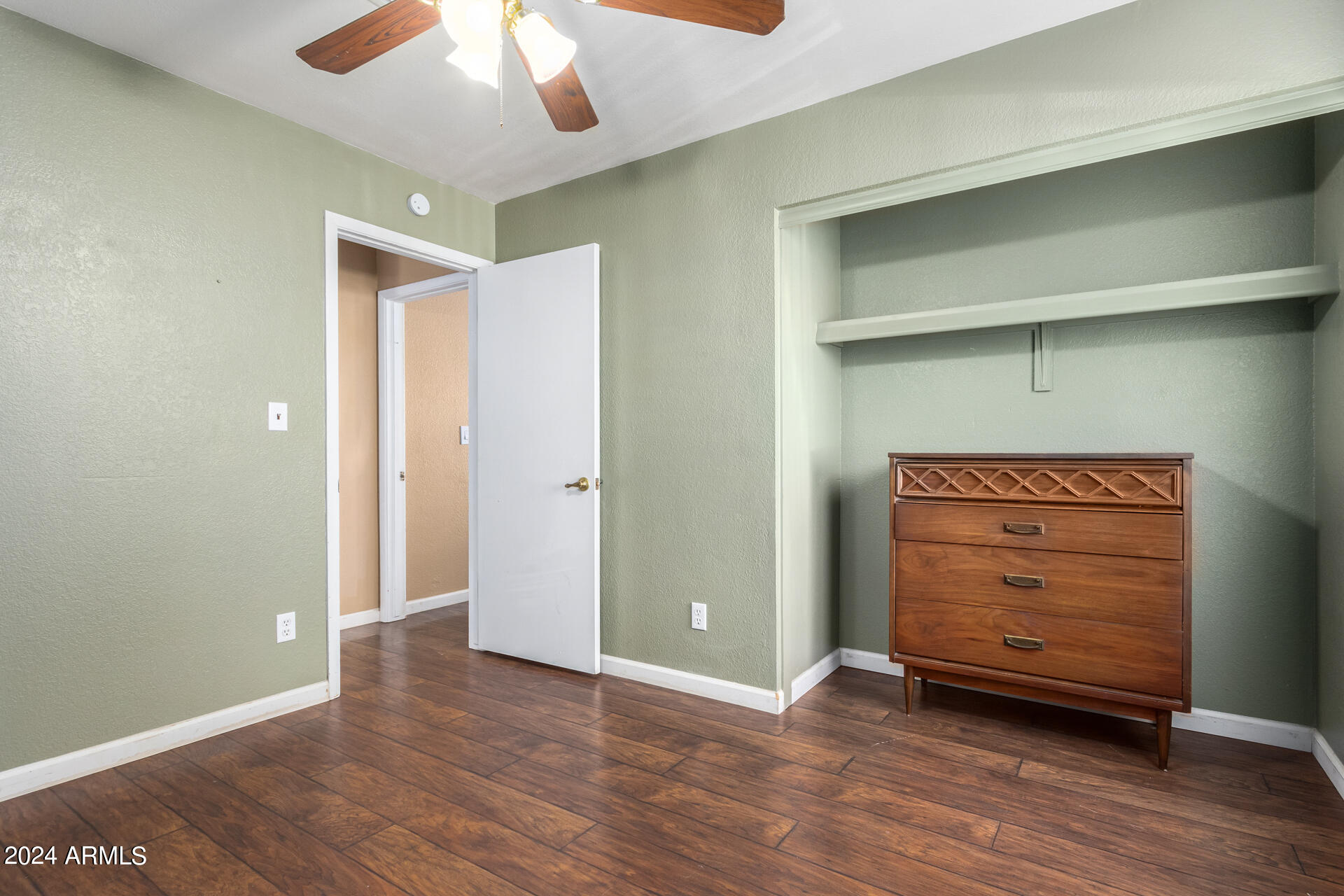 1311 W TONOPAH Drive