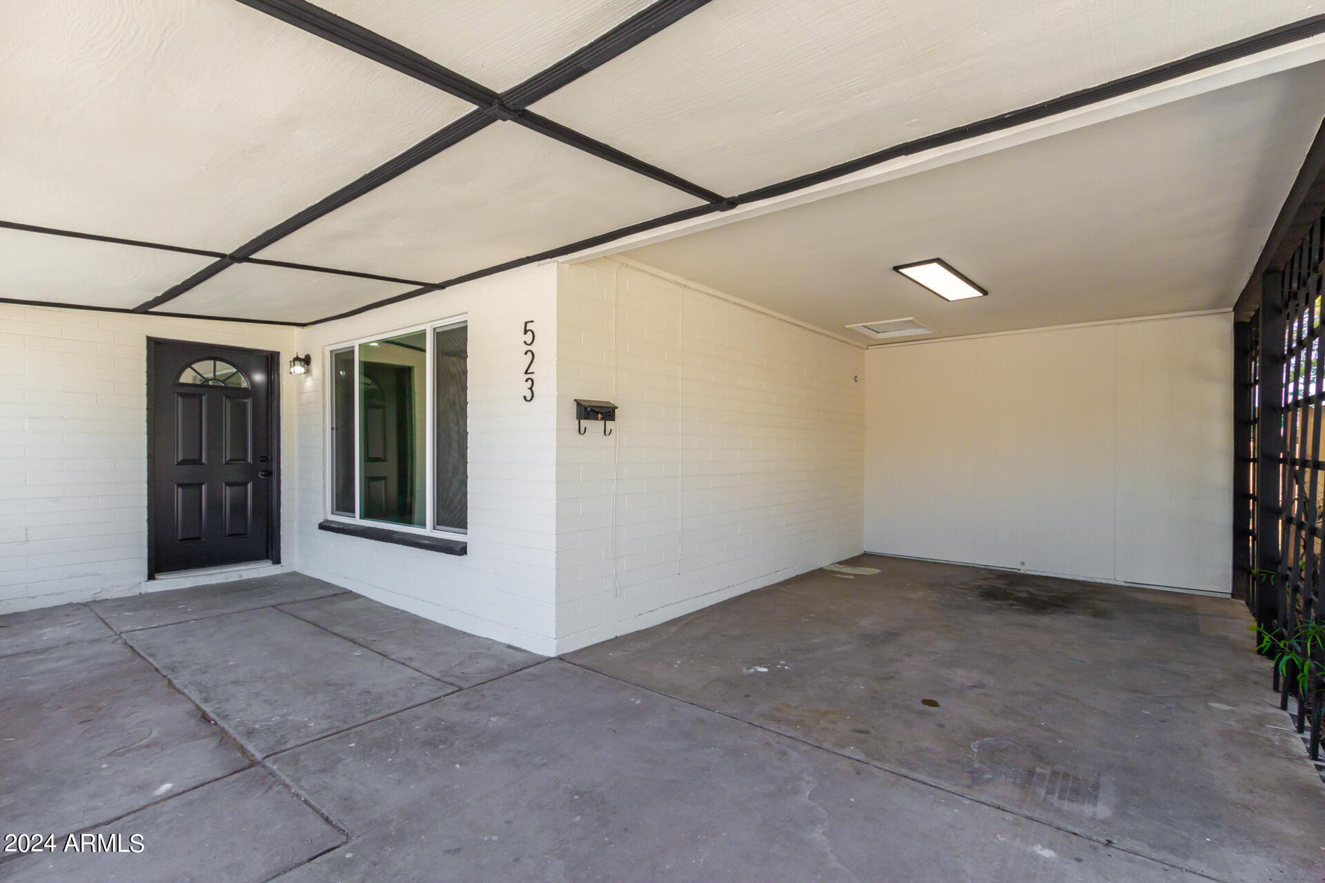 523 E BUTLER Drive