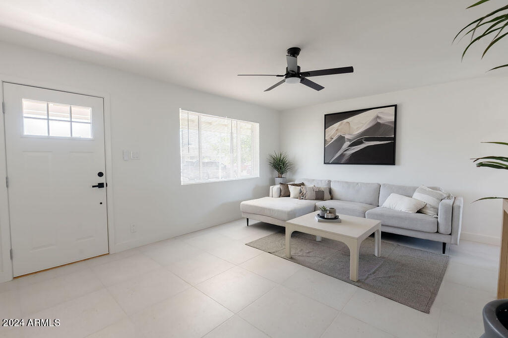 7834 E MORELAND Street