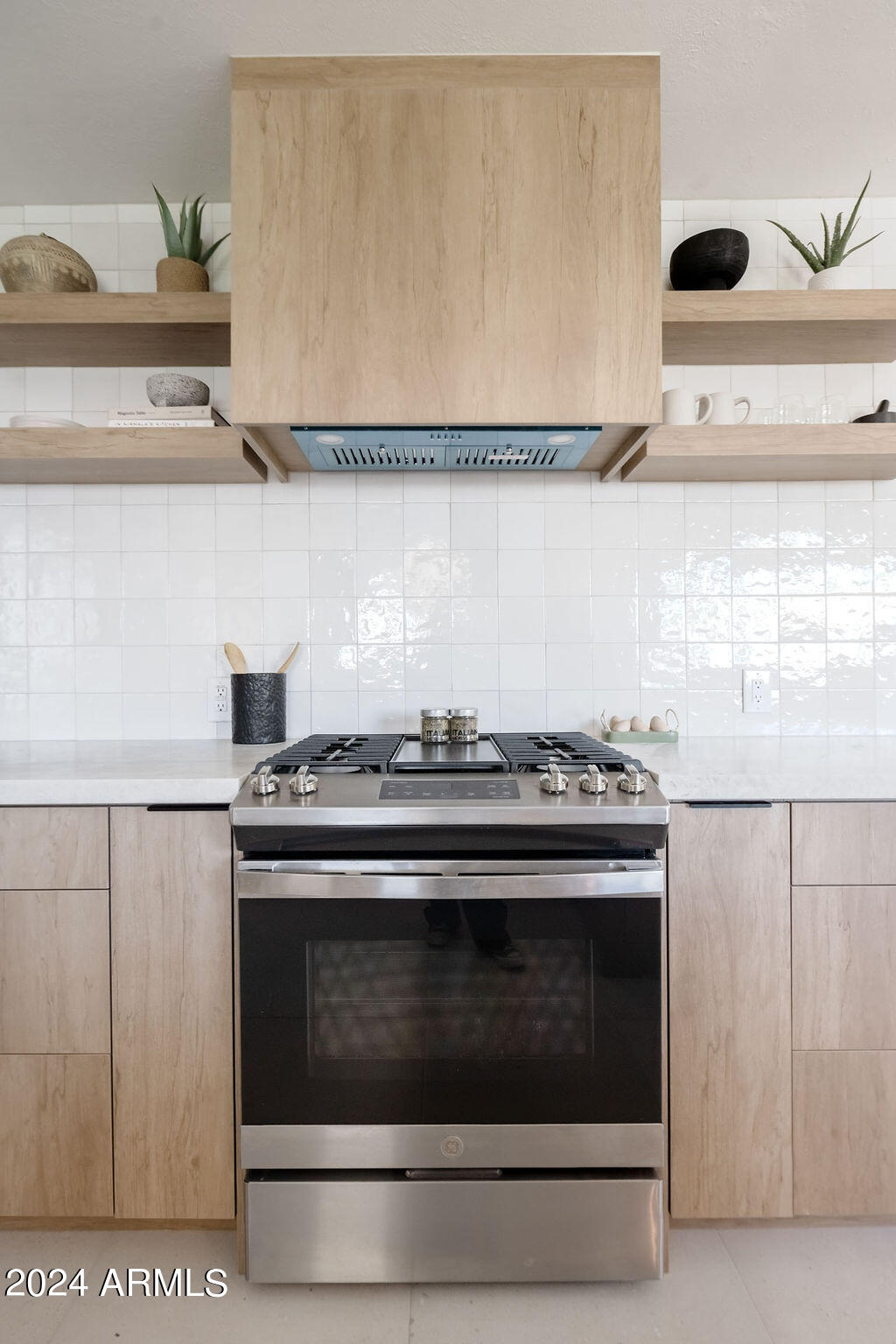 7834 E MORELAND Street