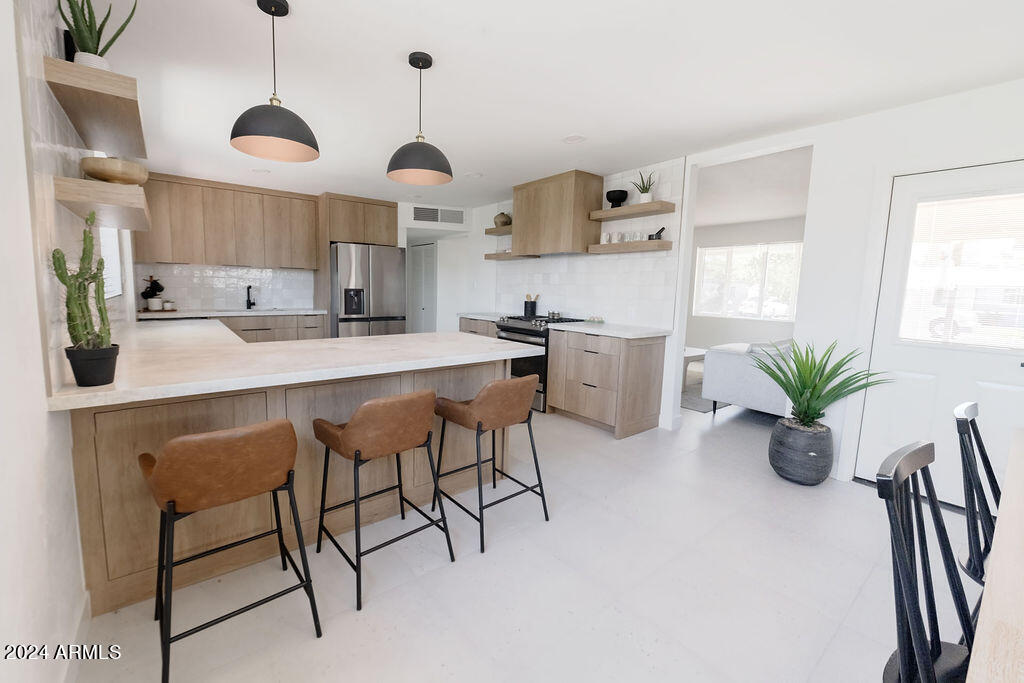 7834 E MORELAND Street