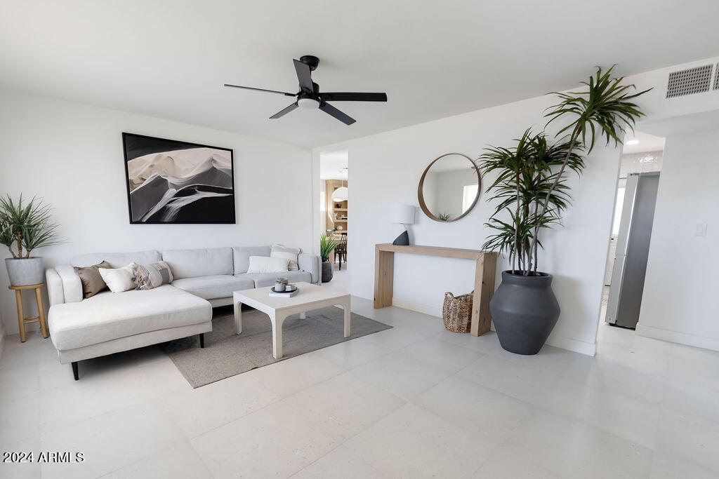 7834 E MORELAND Street