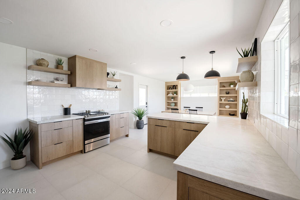 7834 E MORELAND Street