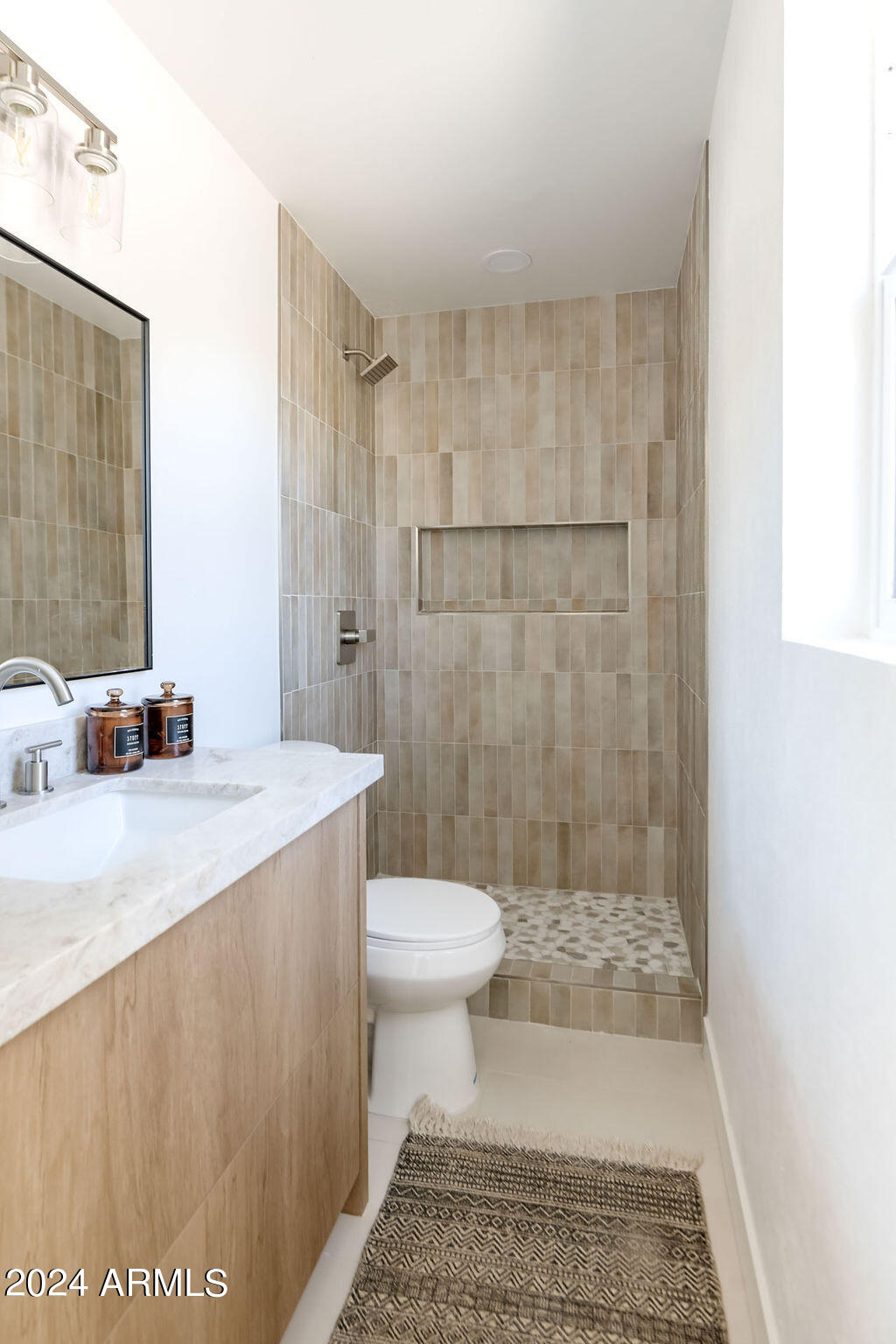 7834 E MORELAND Street