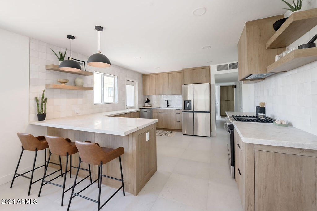 7834 E MORELAND Street