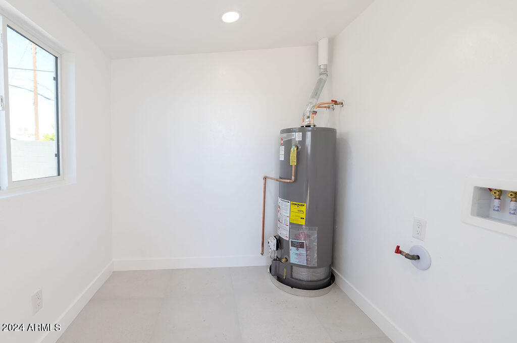 7834 E MORELAND Street