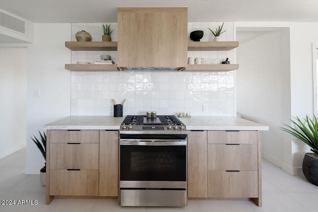 7834 E MORELAND Street