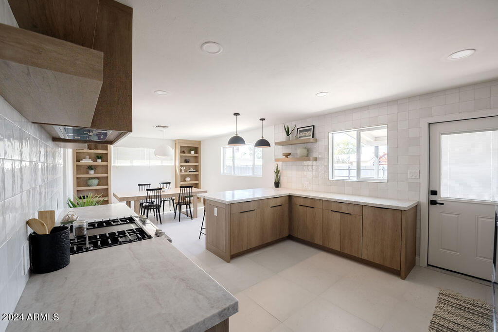 7834 E MORELAND Street