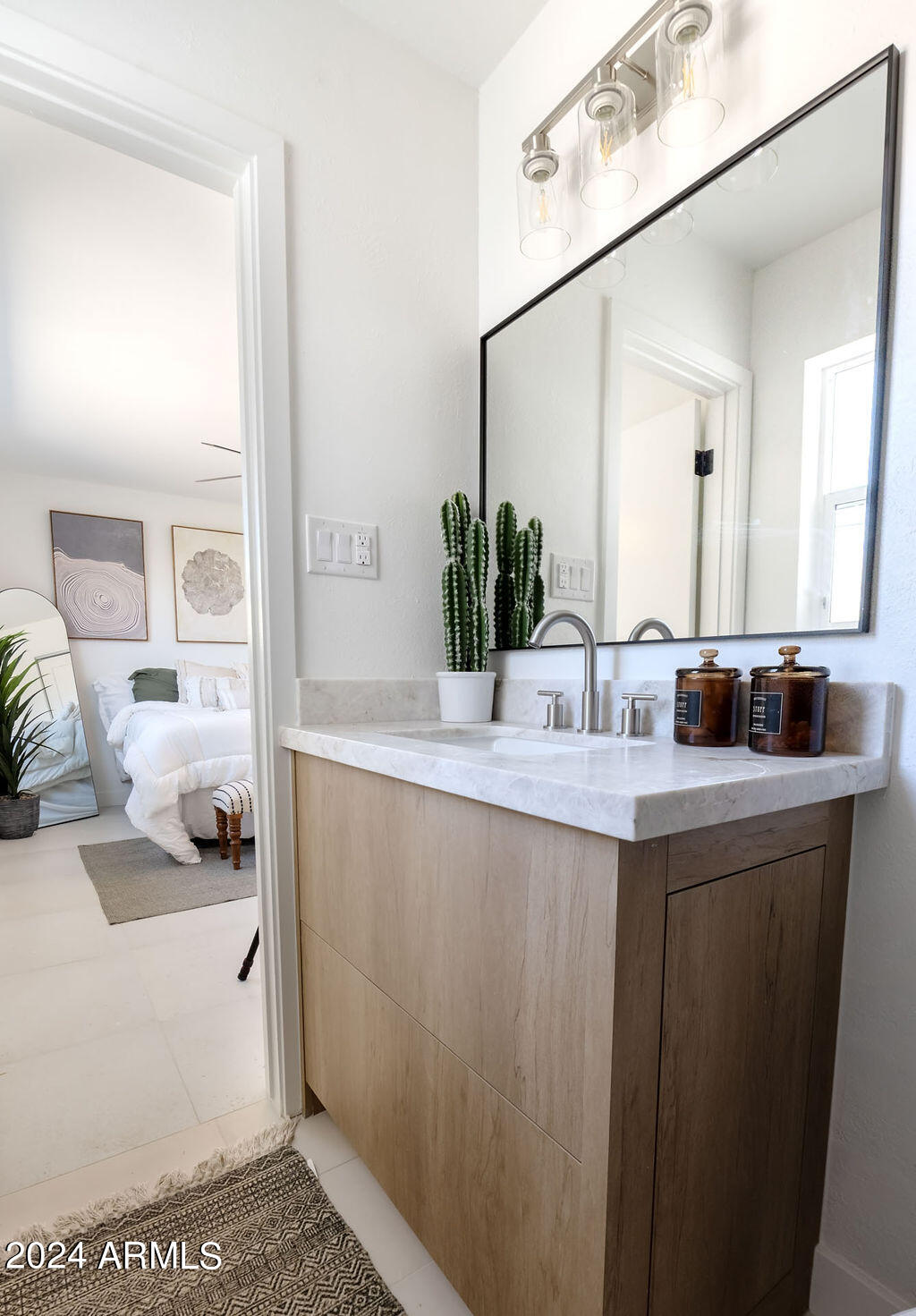 7834 E MORELAND Street