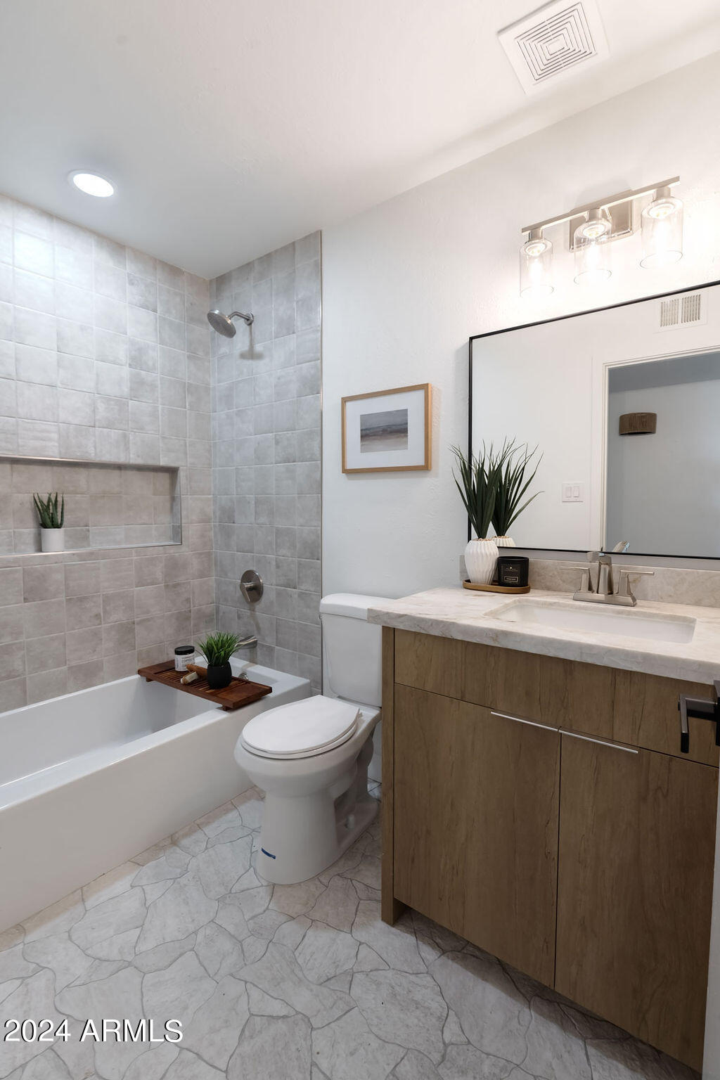 7834 E MORELAND Street