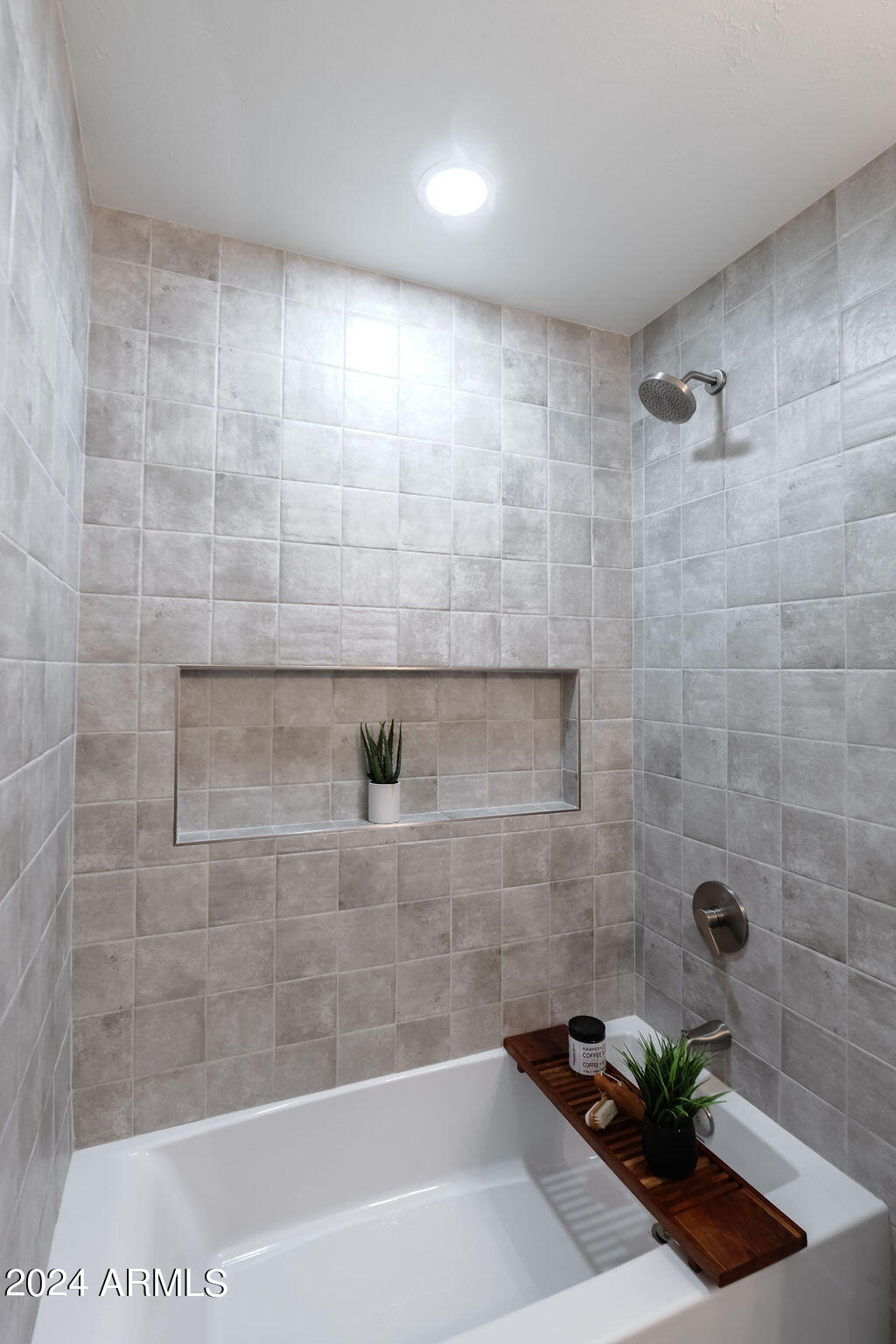 7834 E MORELAND Street