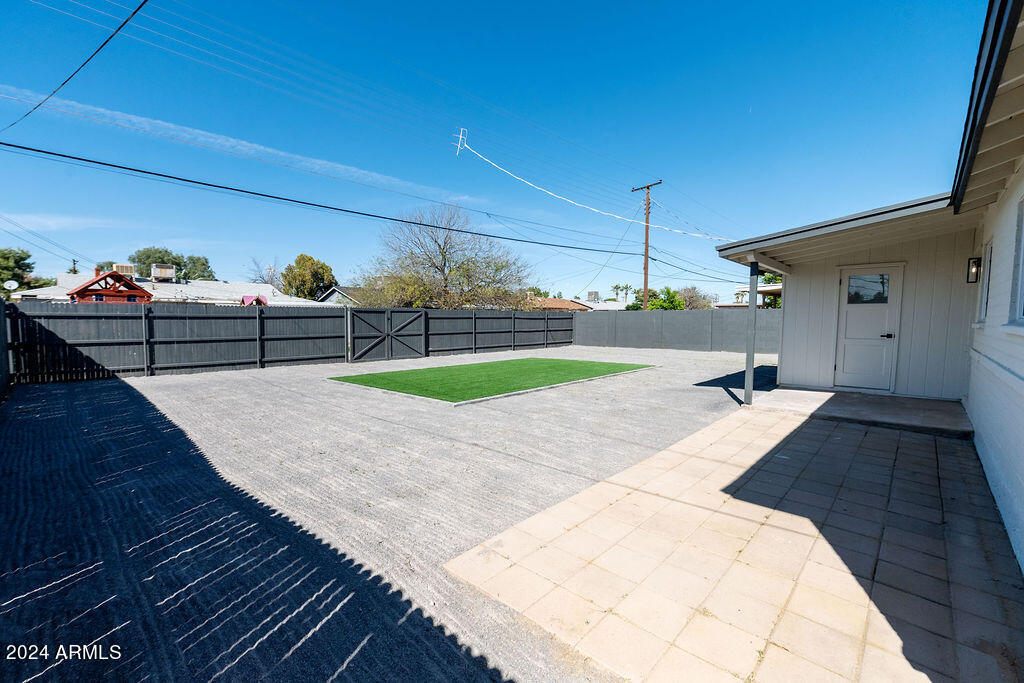 7834 E MORELAND Street