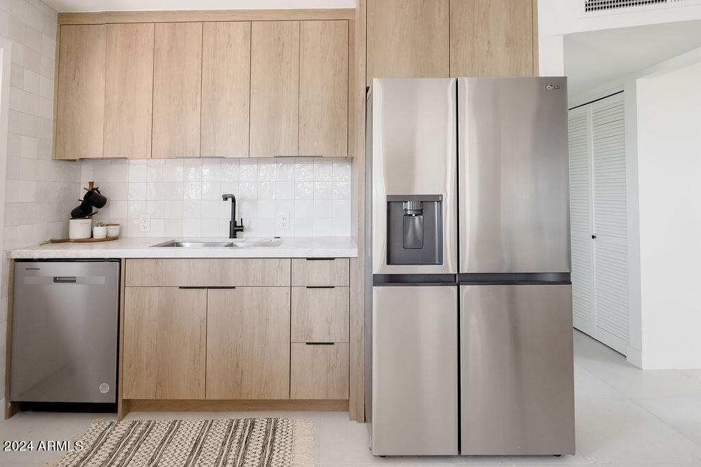 7834 E MORELAND Street