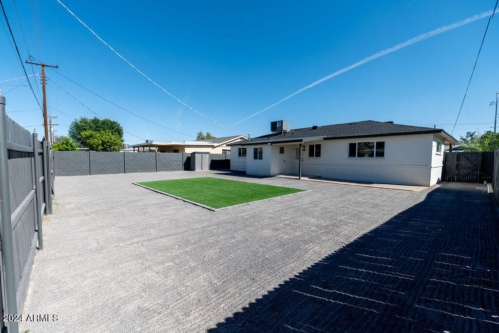 7834 E MORELAND Street