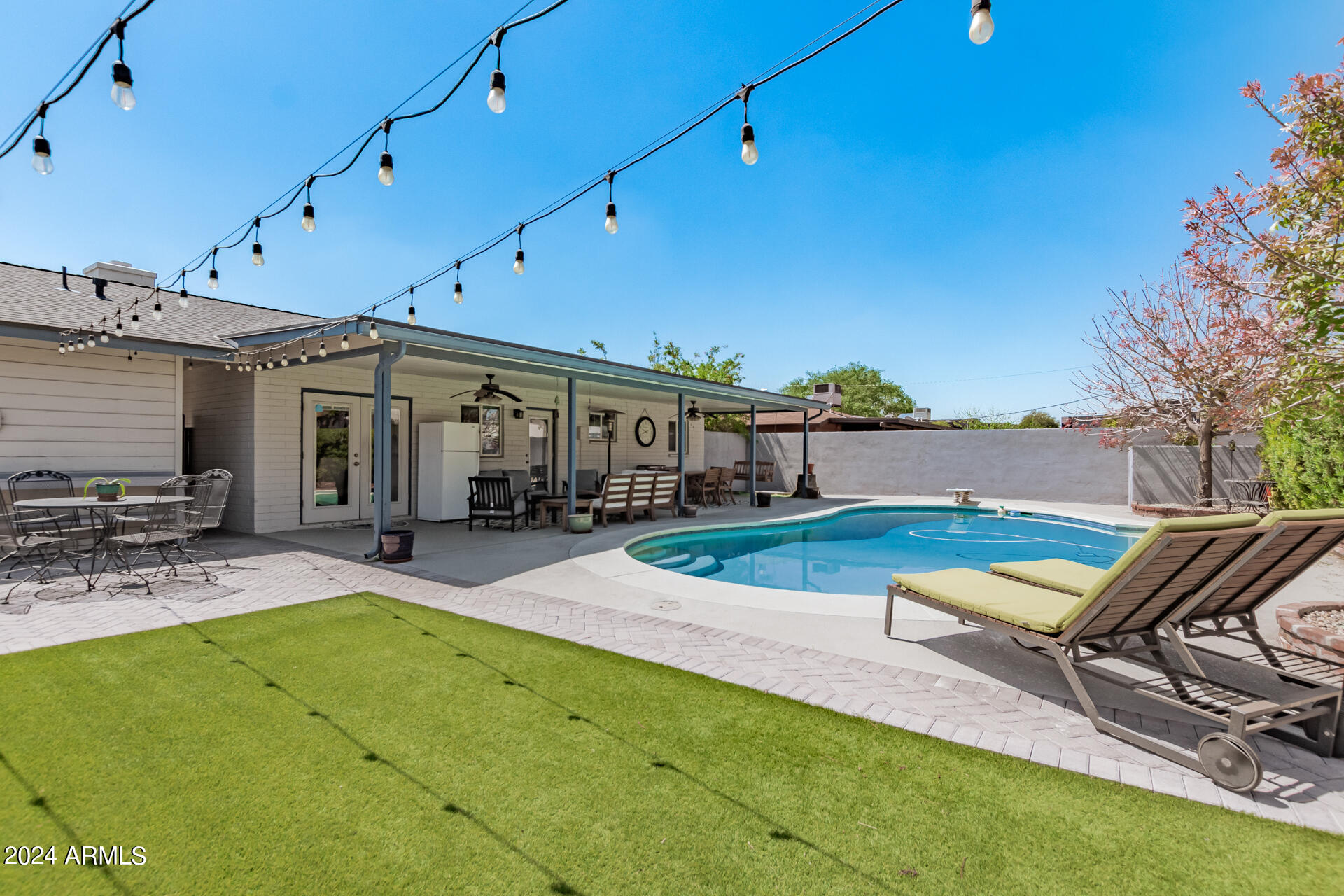 2452 E ELM Street