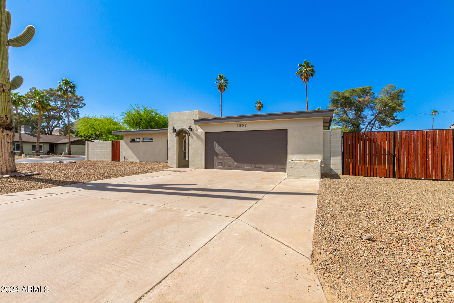 2802 E DAHLIA Drive
