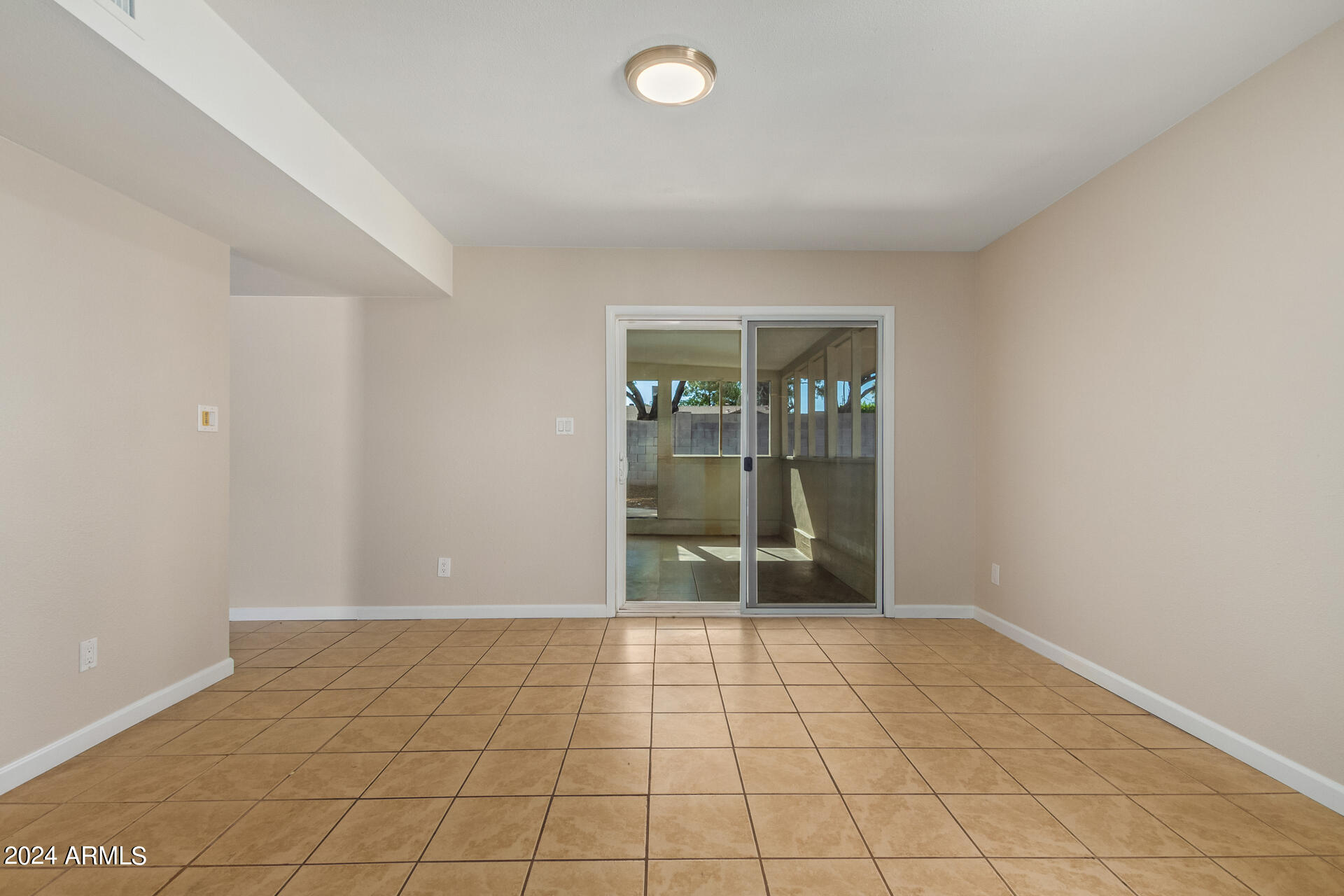 2802 E DAHLIA Drive