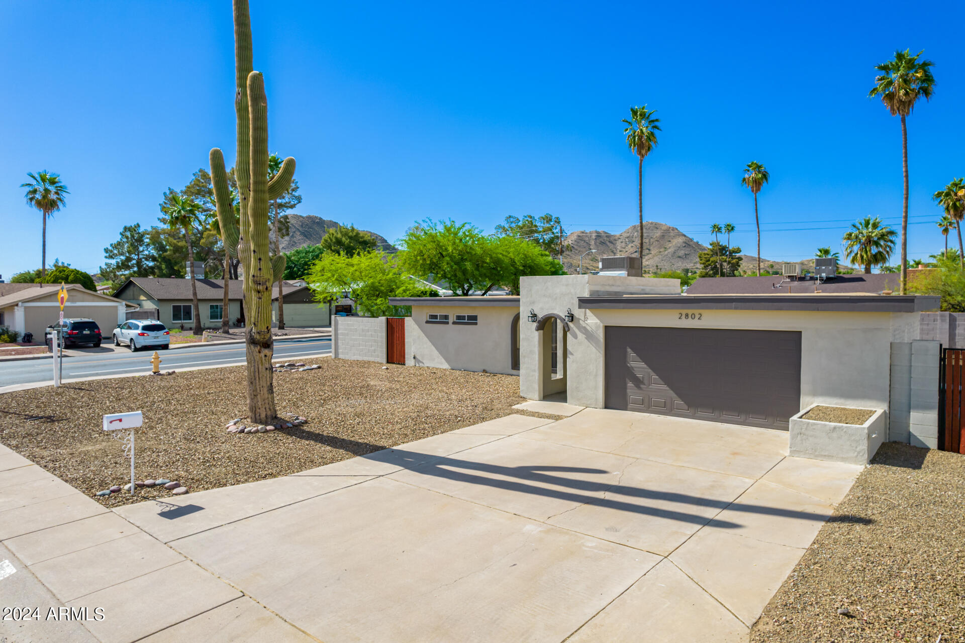 2802 E DAHLIA Drive
